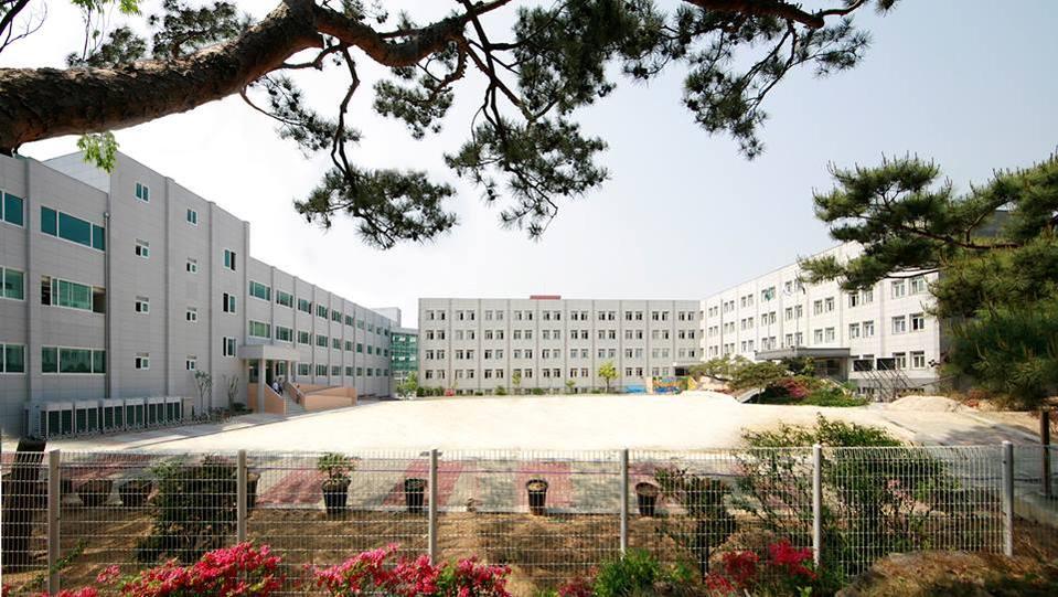 General visual reference for Early Life and Academic Background. Source: Google Images / www.icrt.com.tw / Google usage-rights filter; verify source license / http://www.icrt.com.tw/wordpress/blog/2016/04/18/chou-tzuyu-starts-class-at-south-korean-high-school/