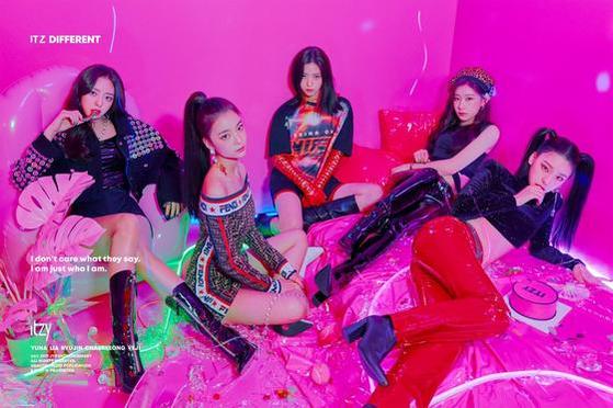 General visual reference for The Explosive Debut with ITZY and DALLA DALLA. Source: Google Images / www.joongang.co.kr / Google usage-rights filter; verify source license / https://www.joongang.co.kr/article/23343776