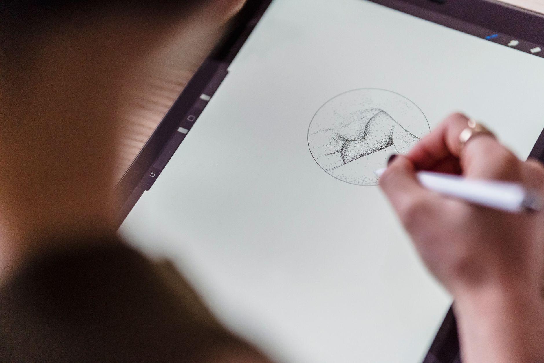 General visual reference for Artistic Origins and Independent Illustrators. Source: Pexels / Photo by Michael Burrows / Pexels License / https://www.pexels.com/photo/unrecognizable-artist-drawing-creative-sketch-7147722/