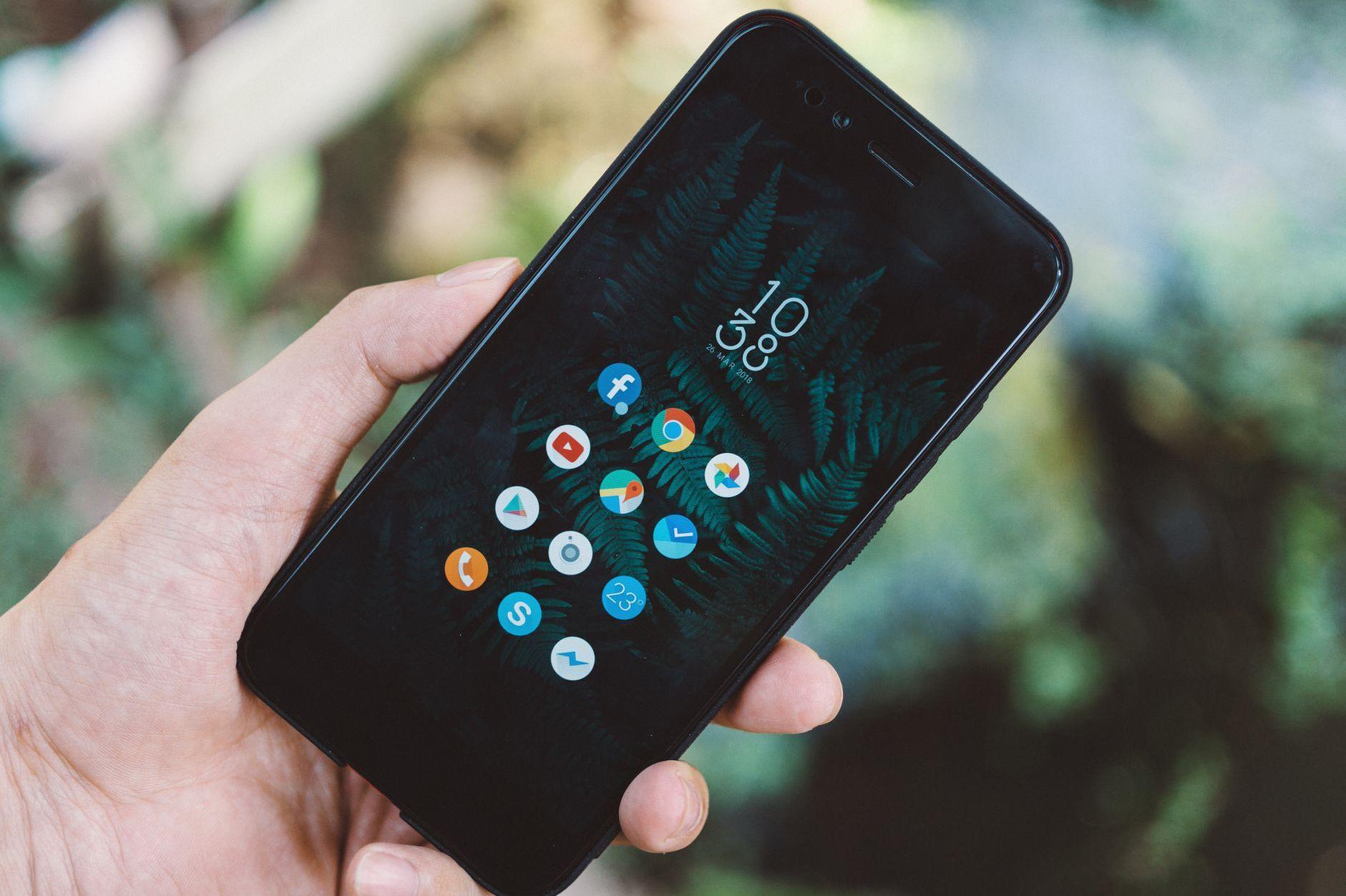 General visual reference for Viral Dissemination Across Social Platforms. Source: Pexels / Photo by FOX ^.ᆽ.^= ∫ / Pexels License / https://www.pexels.com/photo/person-holding-black-android-smartphone-with-black-case-969462/