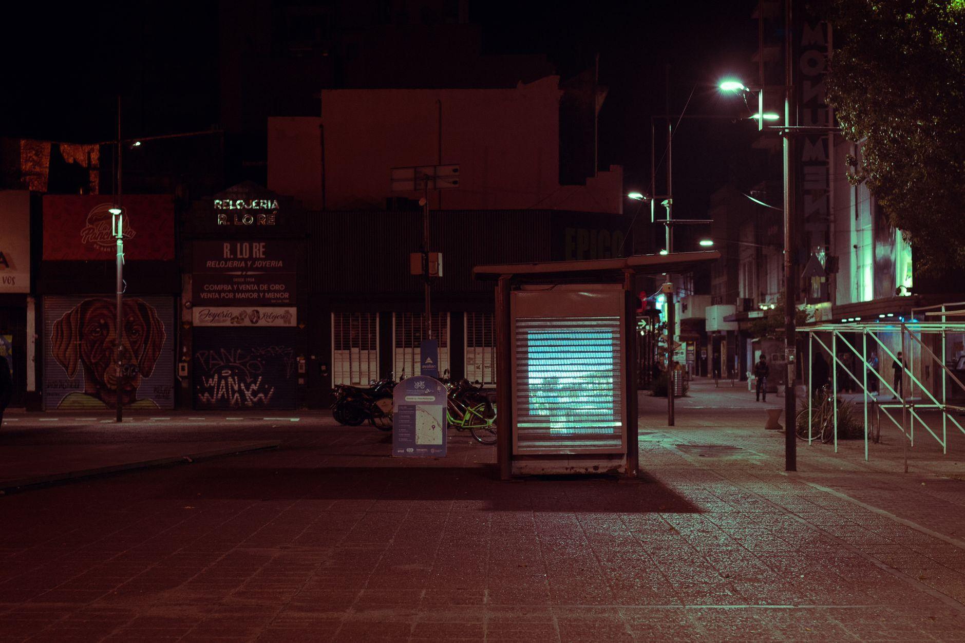 General visual reference for Adaptations in Indie Gaming and Webtoons. Source: Pexels / Photo by Franco Garcia / Pexels License / https://www.pexels.com/photo/a-street-with-a-bus-stop-and-a-building-27442128/