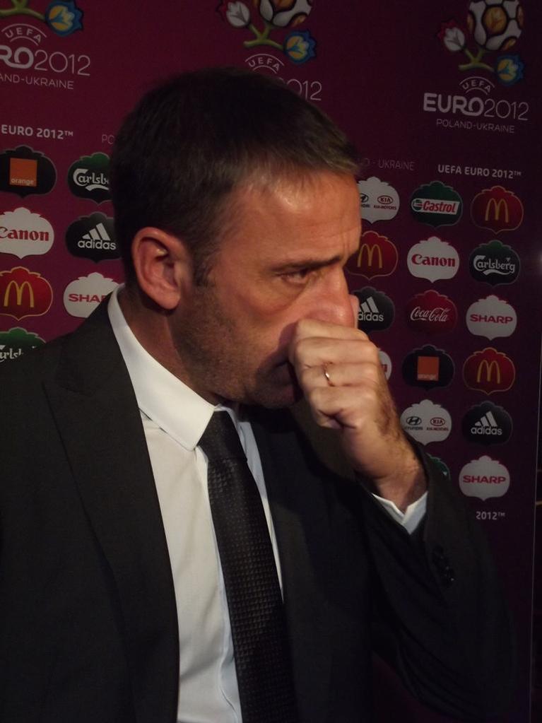 Paulo Bento, renowned for his tactical discipline and structured style of play. Source: Wikimedia Commons / Paulo Bento (6255083856).jpg / by Piotr Drabik from Poland / CC BY 2.0 / https://commons.wikimedia.org/w/index.php?curid=115467830