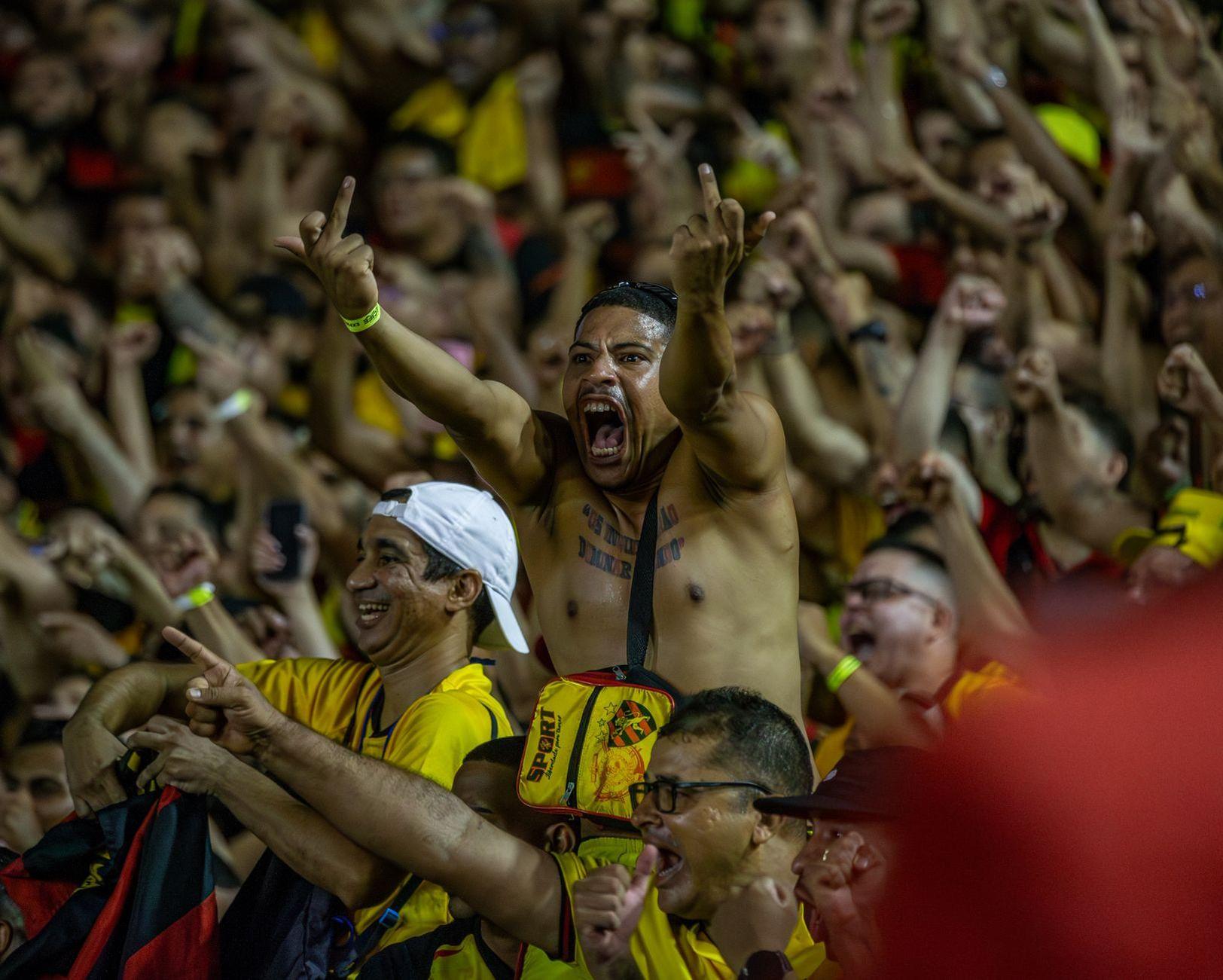 General visual reference for Initial Skepticism and Public Criticism. Source: Pexels / Photo by Renato Gomes Fotografia / Pexels License / https://www.pexels.com/photo/excited-football-fans-cheering-at-stadium-38169436/