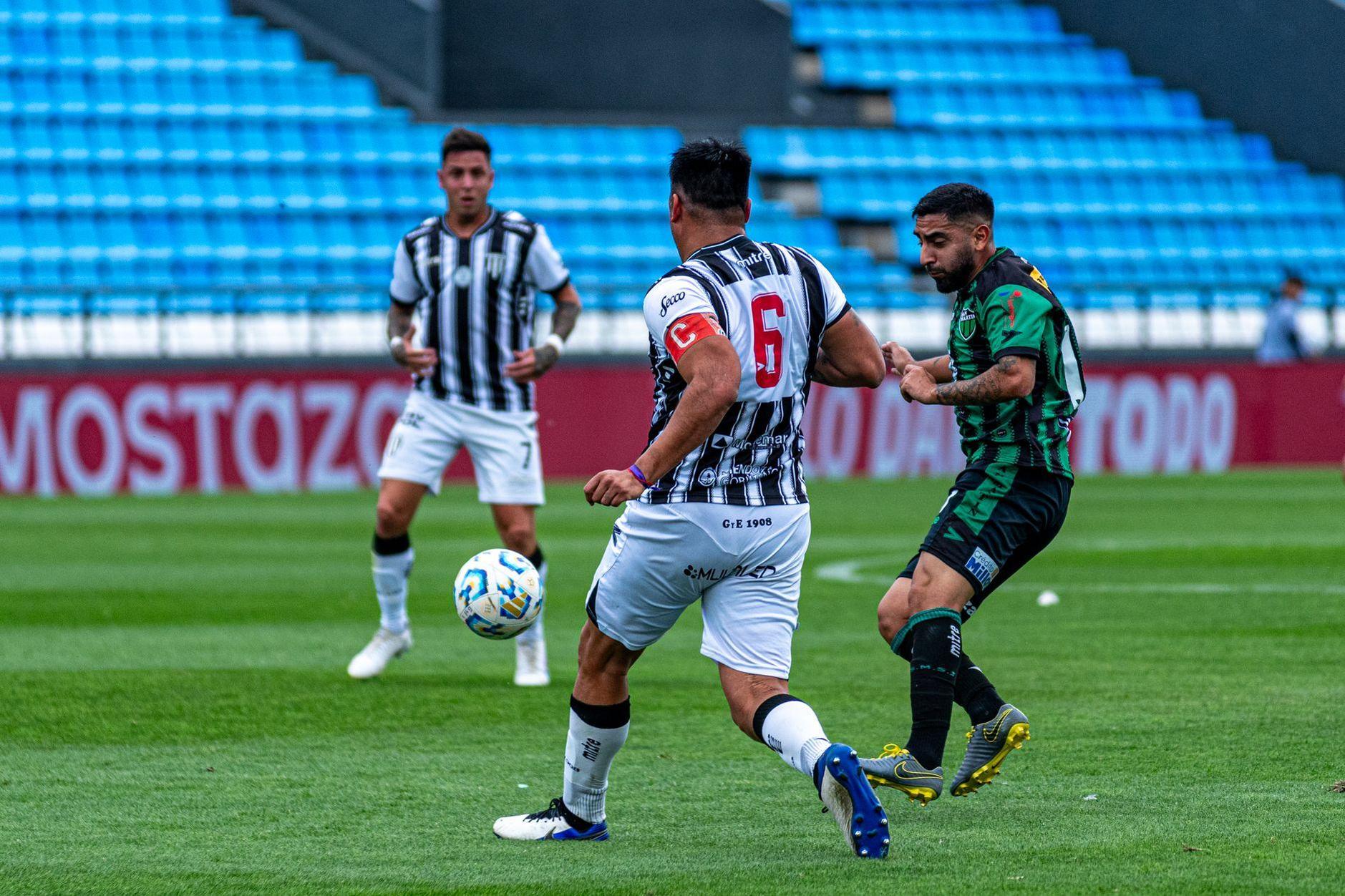General visual reference for Strategic Midfield and Defensive Structuring. Source: Pexels / Photo by Franco Monsalvo / Pexels License / https://www.pexels.com/photo/professional-soccer-match-action-on-field-29719220/