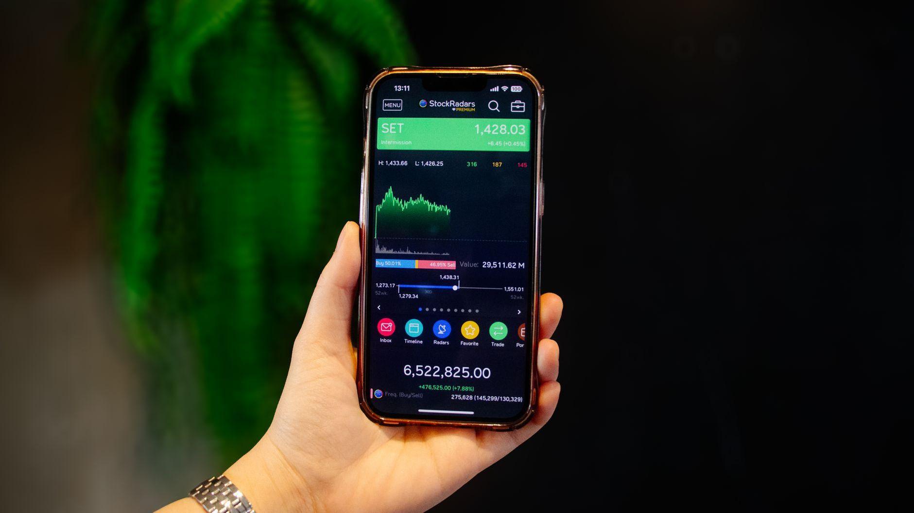 General visual reference for The Digital Economy, Innovation, and Deregulation. Source: Pexels / Photo by StockRadars Co., / Pexels License / https://www.pexels.com/photo/smartphone-displaying-stock-trading-app-in-hand-28504956/