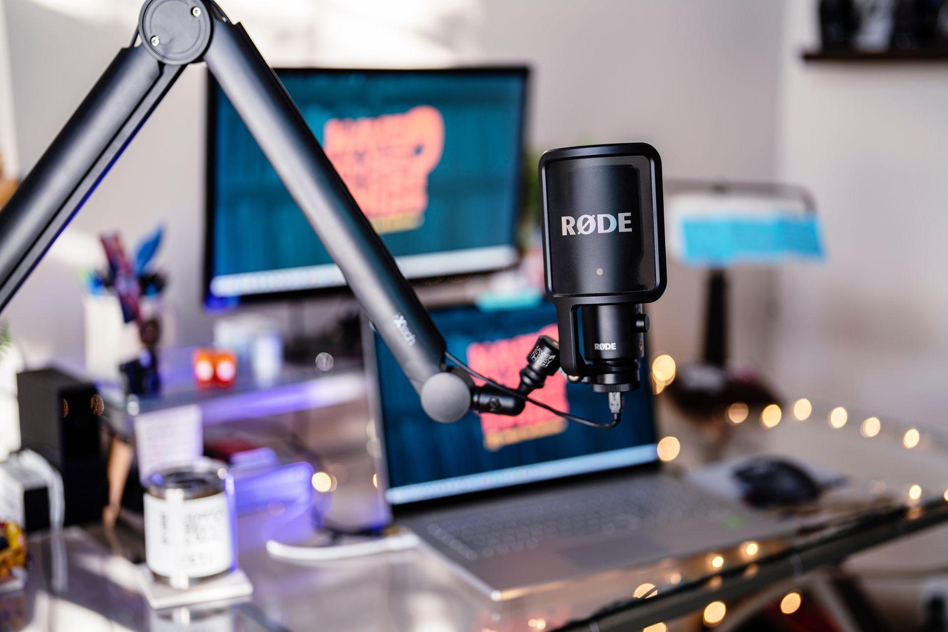 General visual reference for A Digital Pioneer: Byung-tae TV and FNTv. Source: Pexels / Photo by Jason Morrison / Pexels License / https://www.pexels.com/photo/microphone-in-an-office-18432904/