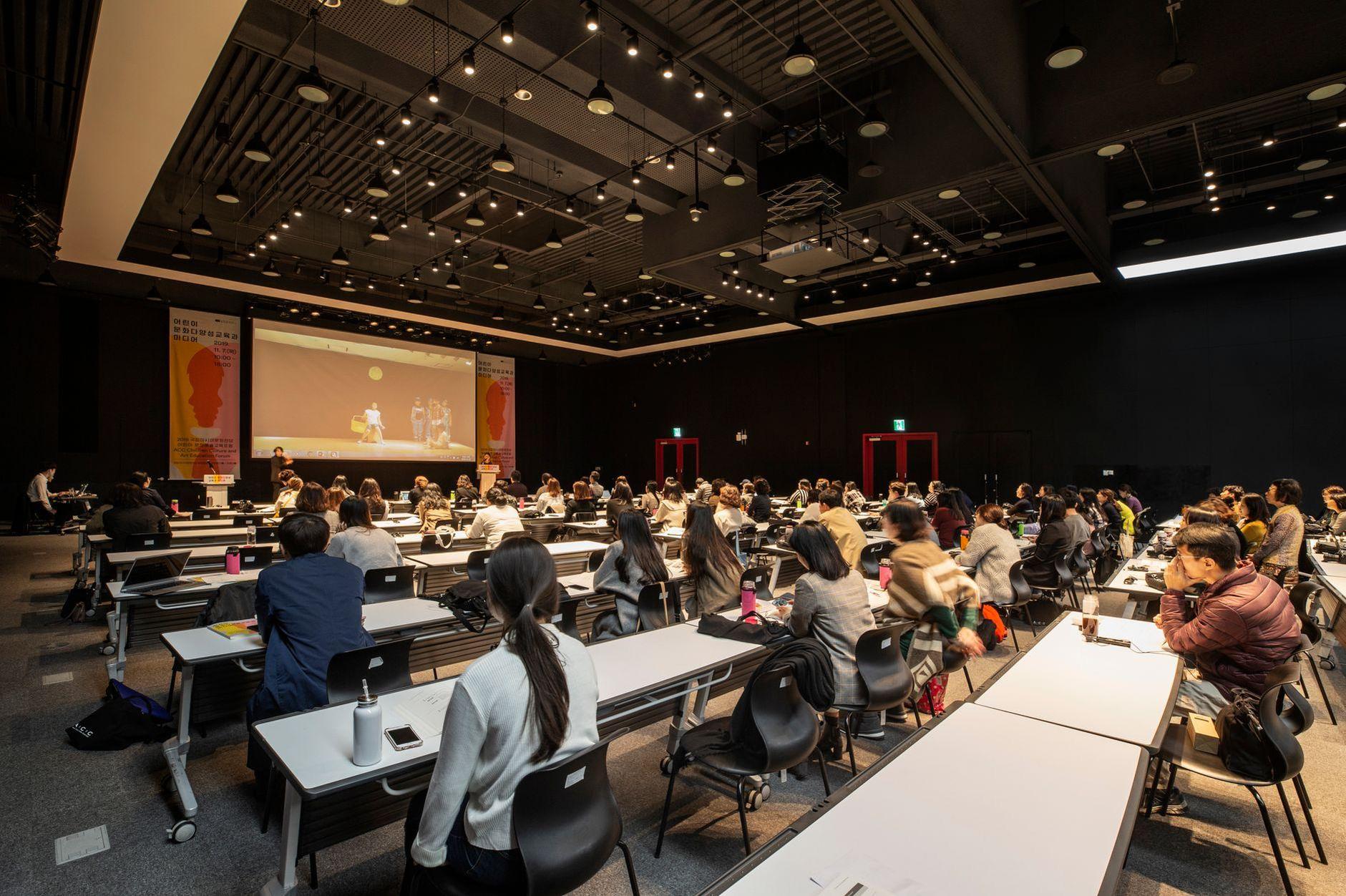 General visual reference for Collaborations with Classical Liberal Think Tanks. Source: Pexels / Photo by Asia Culture Center / Pexels License / https://www.pexels.com/photo/people-sitting-at-a-business-conference-4940642/