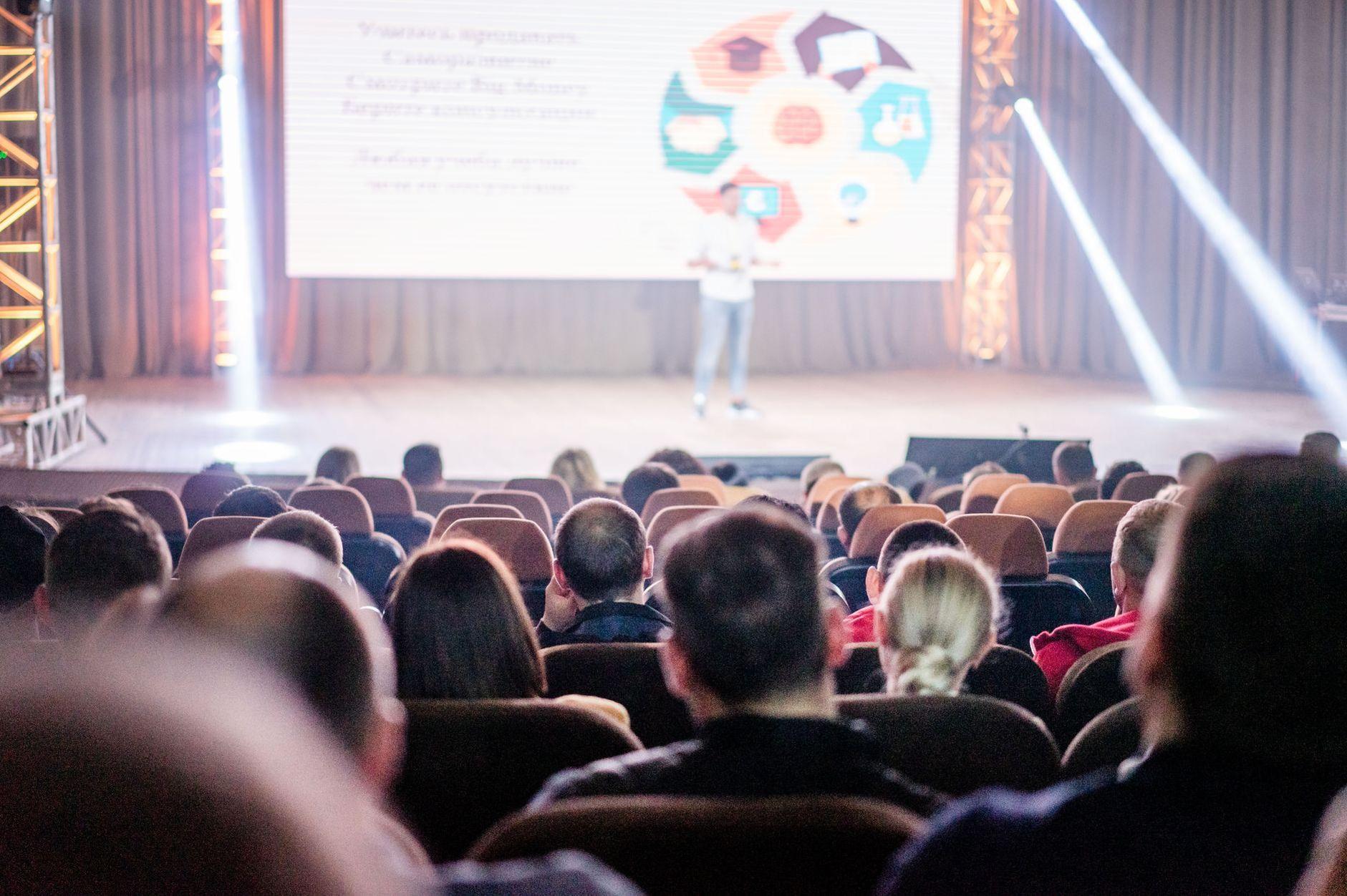 General visual reference for Reception by the Conservative and Libertarian Movements. Source: Pexels / Photo by Atlantic Ambience / Pexels License / https://www.pexels.com/photo/people-sitting-inside-the-auditorium-9275222/