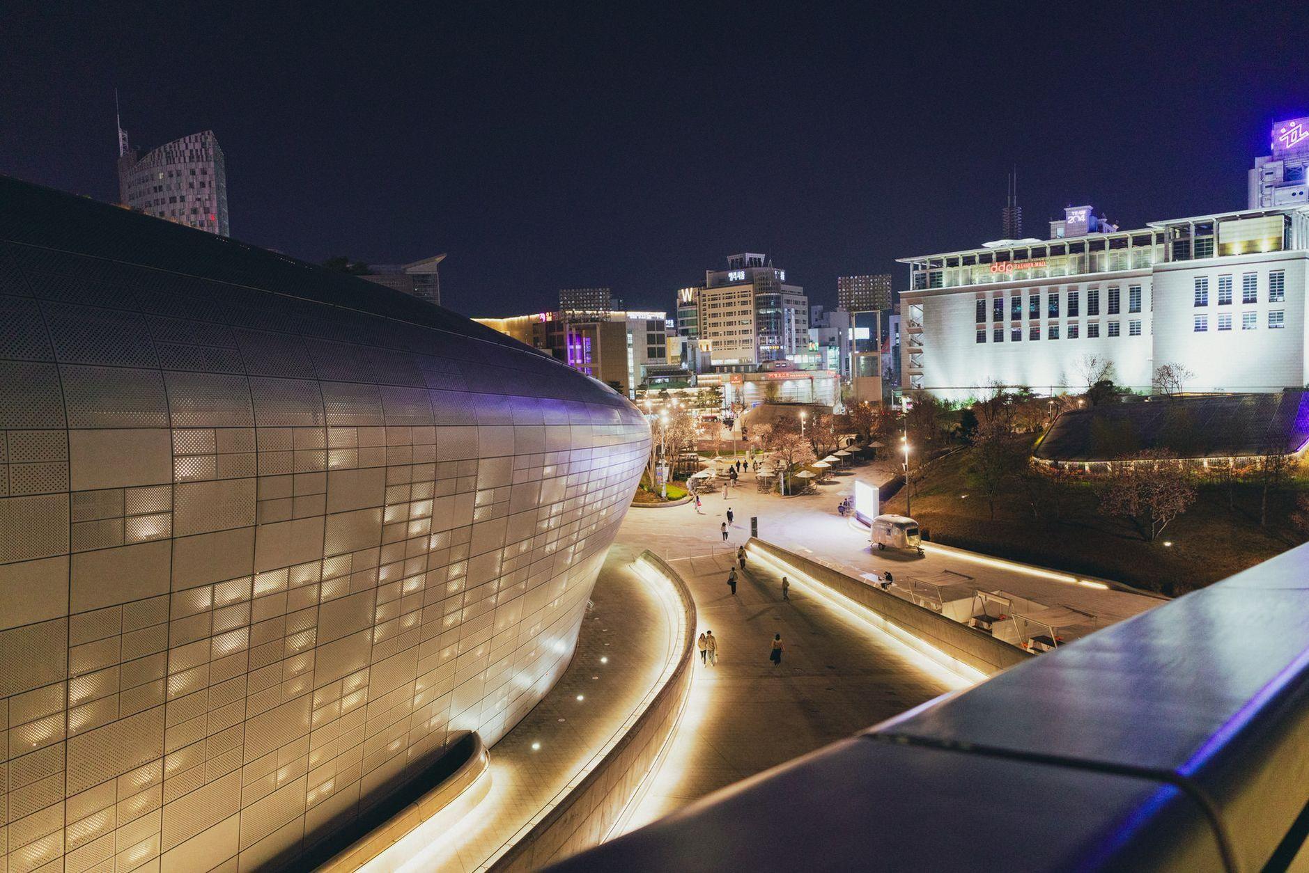 General visual reference for Securing the Dongdaemun-gu Gap Seat. Source: Pexels / Photo by Theodore Nguyen / Pexels License / https://www.pexels.com/photo/night-view-of-dongdaemun-design-plaza-in-seoul-31892055/