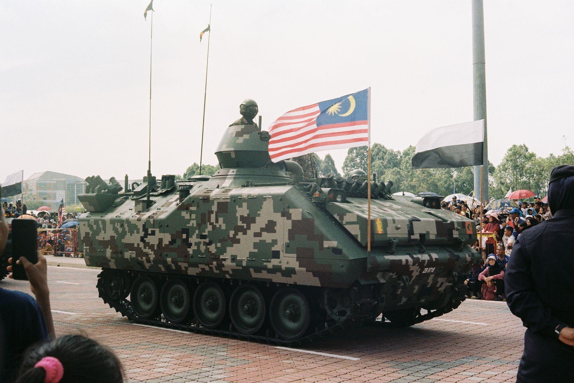 General visual reference for Becoming a Defense Policy Expert. Source: Pexels / Photo by Din Aziz / Pexels License / https://www.pexels.com/photo/camouflage-tank-on-military-parade-19568817/