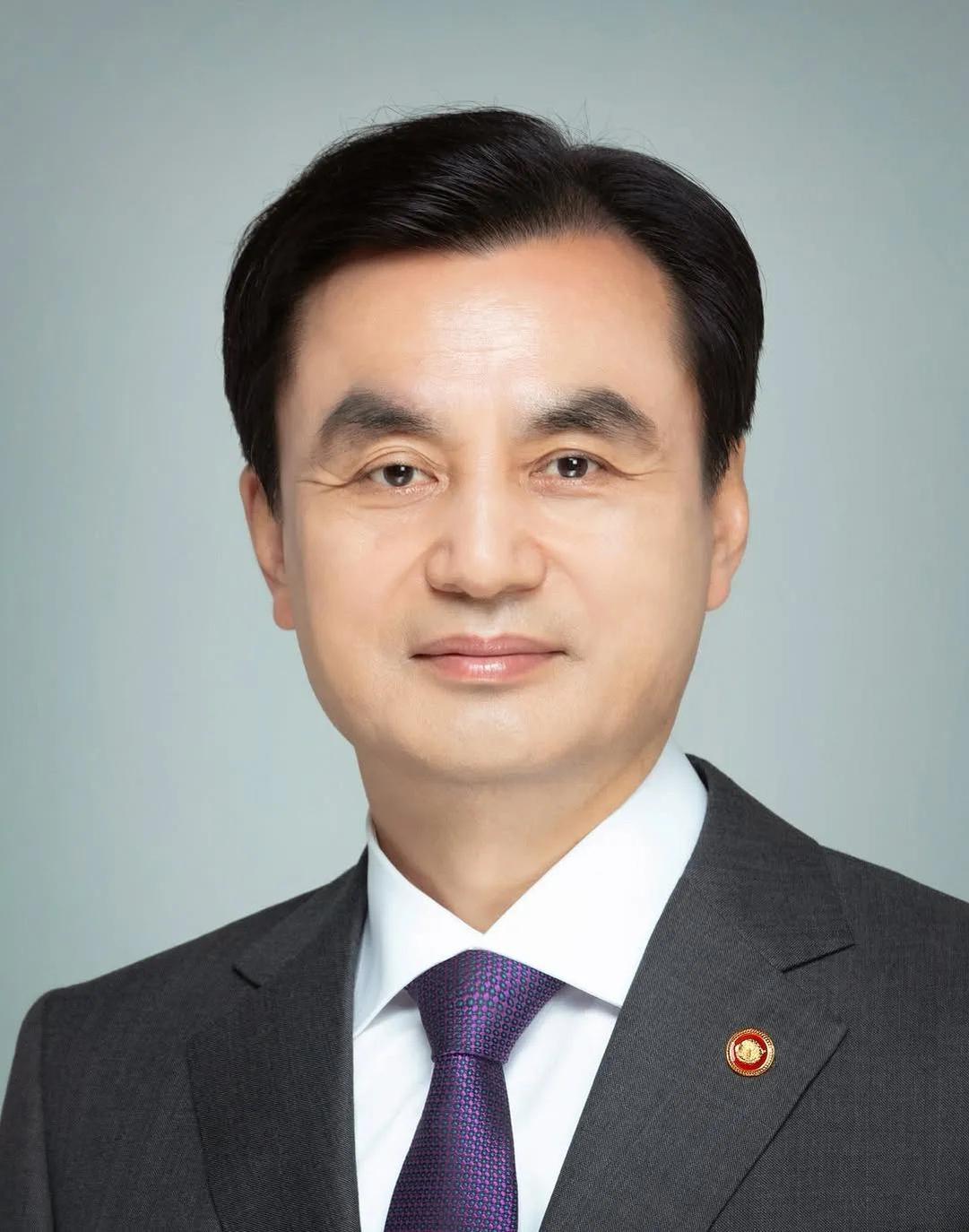 General visual reference for Continuing Public Service in the 22nd Assembly. Source: Google Images / en.namu.wiki / Google usage-rights filter; verify source license / https://en.namu.wiki/w/%EC%95%88%EA%B7%9C%EB%B0%B1