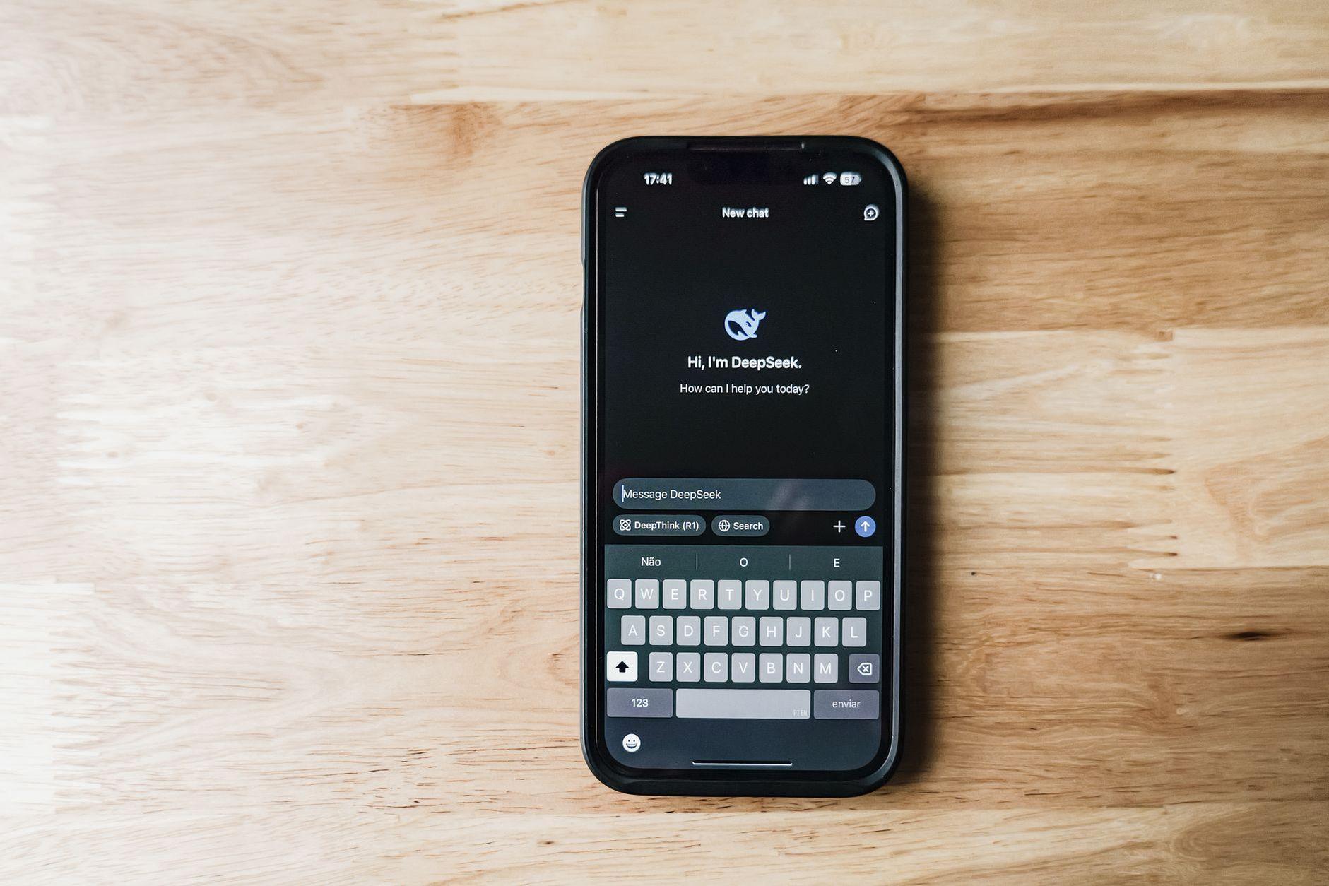 General visual reference for The KakaoTV and Daum Pot Era. Source: Pexels / Photo by Airam Dato-on / Pexels License / https://www.pexels.com/photo/smartphone-displaying-ai-chatbot-interface-30479283/
