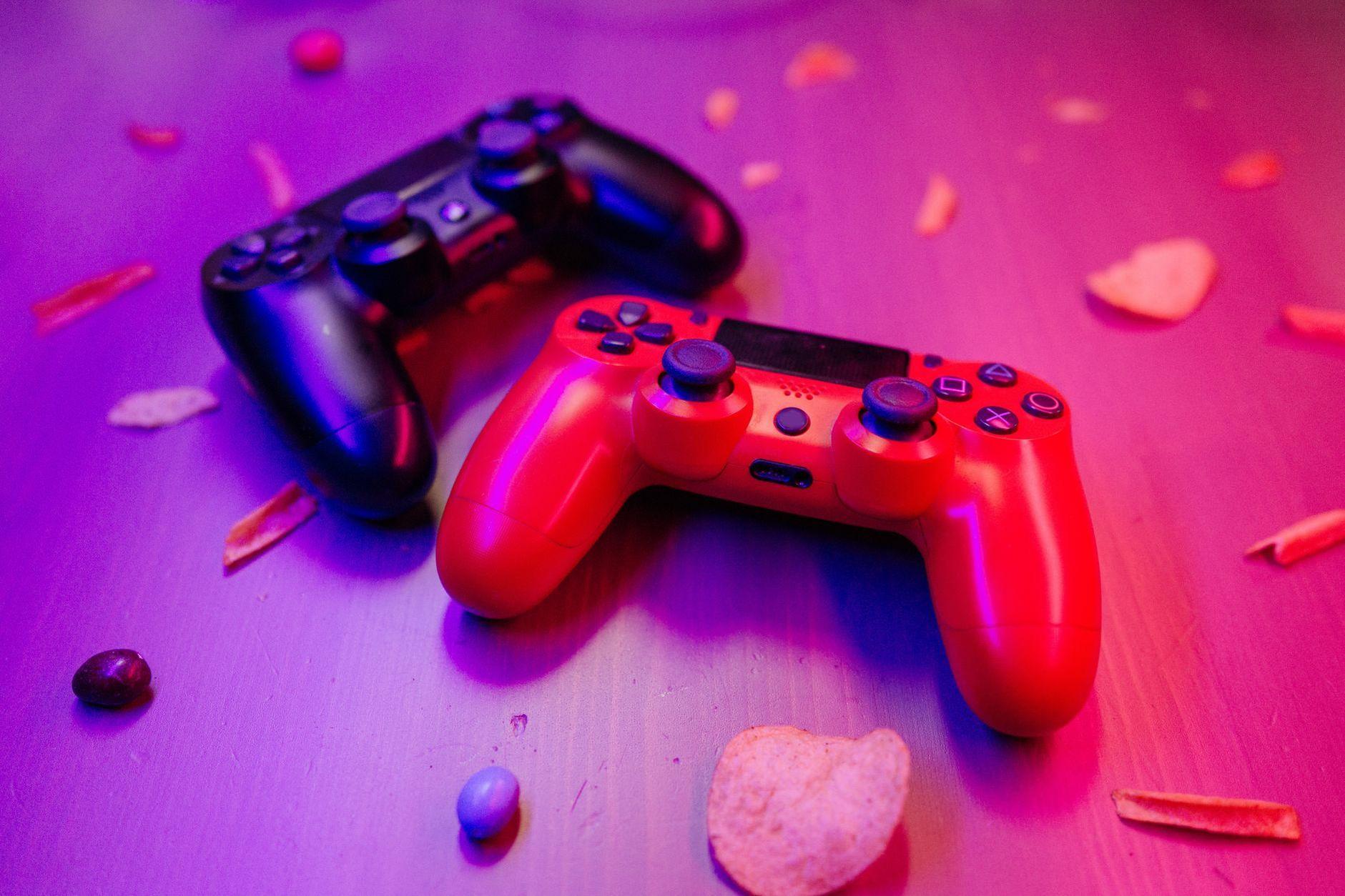General visual reference for Streamer-to-Streamer Collaborations. Source: Pexels / Photo by Pavel Danilyuk / Pexels License / https://www.pexels.com/photo/close-up-shot-of-black-and-red-game-controllers-7776877/
