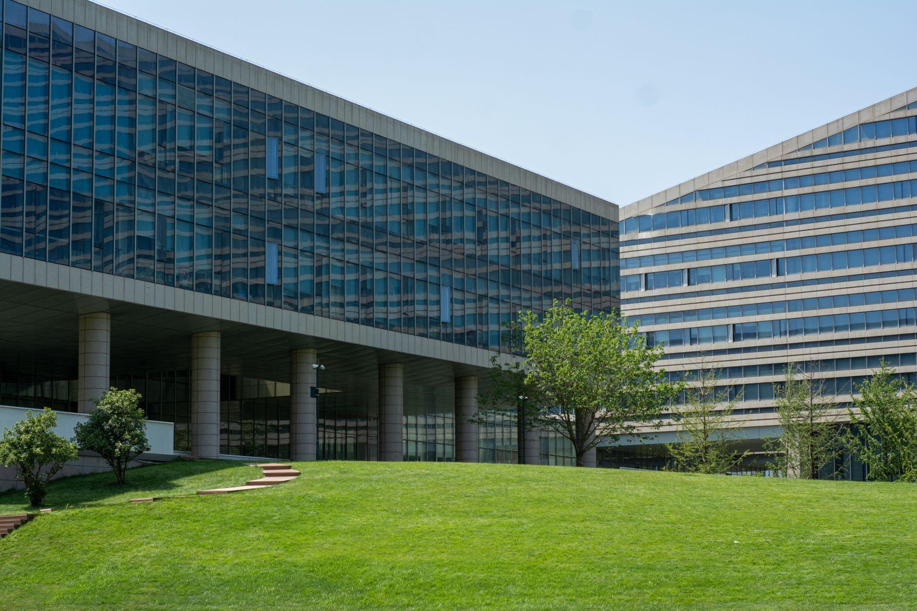 General visual reference for Adapting to the Twitch Korea Exit. Source: Pexels / Photo by Zifeng Xiong / Pexels License / https://www.pexels.com/photo/modern-office-building-with-green-lawn-32575068/