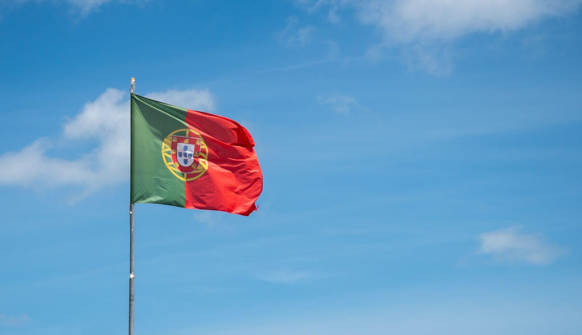 General visual reference for International Breakthrough and Euro 2004. Source: Pexels / Photo by Jean-Paul Colemonts / Pexels License / https://www.pexels.com/photo/portuguese-flag-waving-against-blue-sky-in-cascais-38113617/