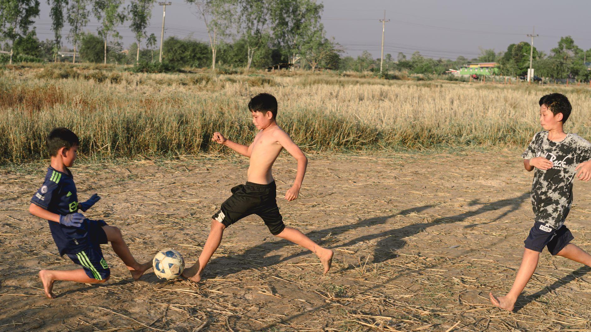 General visual reference for Childhood Beginnings and 'Fly Shoot Dori' Fame. Source: Pexels / Photo by BADAK FOTO / Pexels License / https://www.pexels.com/photo/boys-playing-football-15457609/