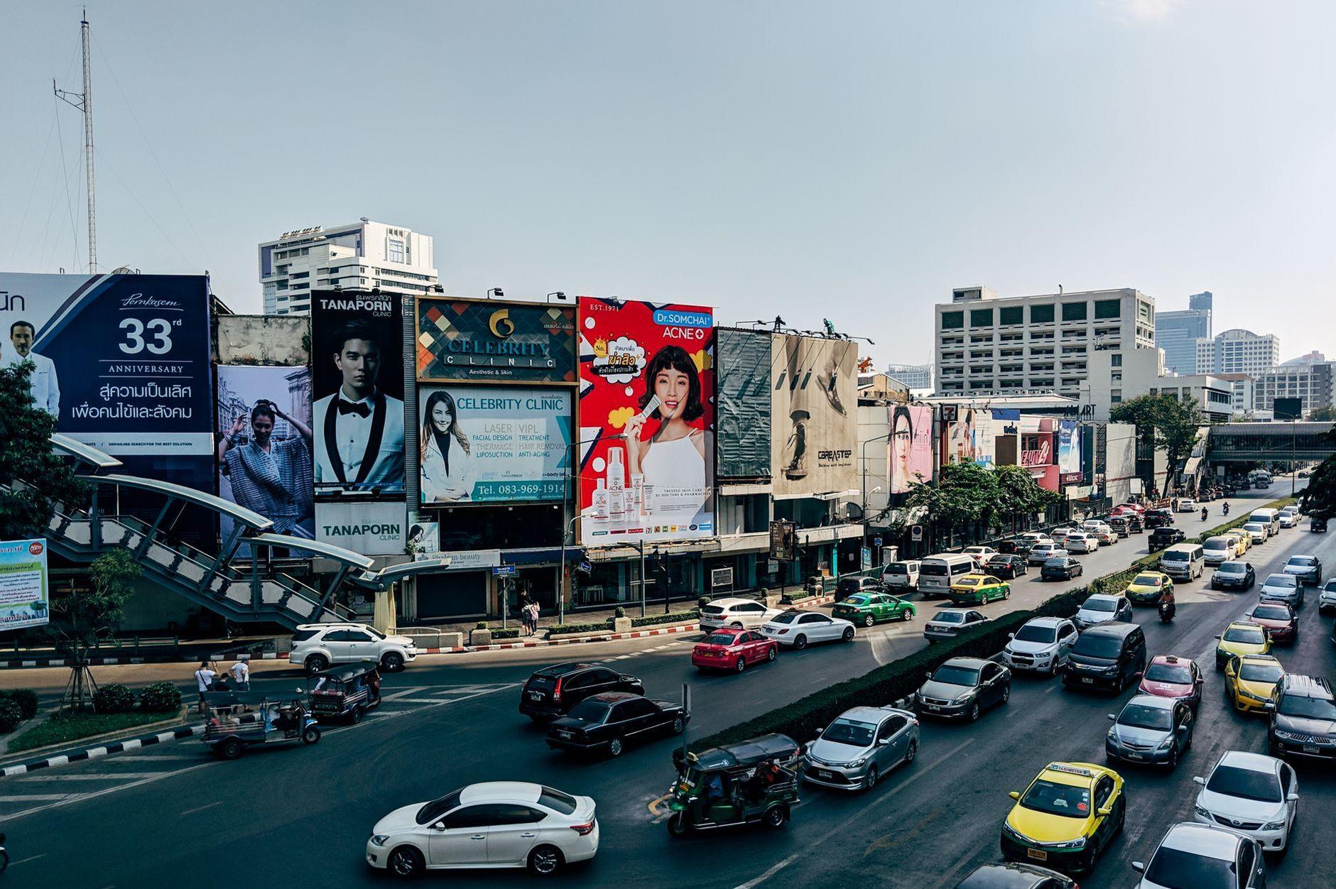 General visual reference for A Commercial Powerhouse and National Icon. Source: Pexels / Photo by Markus Winkler / Pexels License / https://www.pexels.com/photo/cars-on-the-road-5102100/