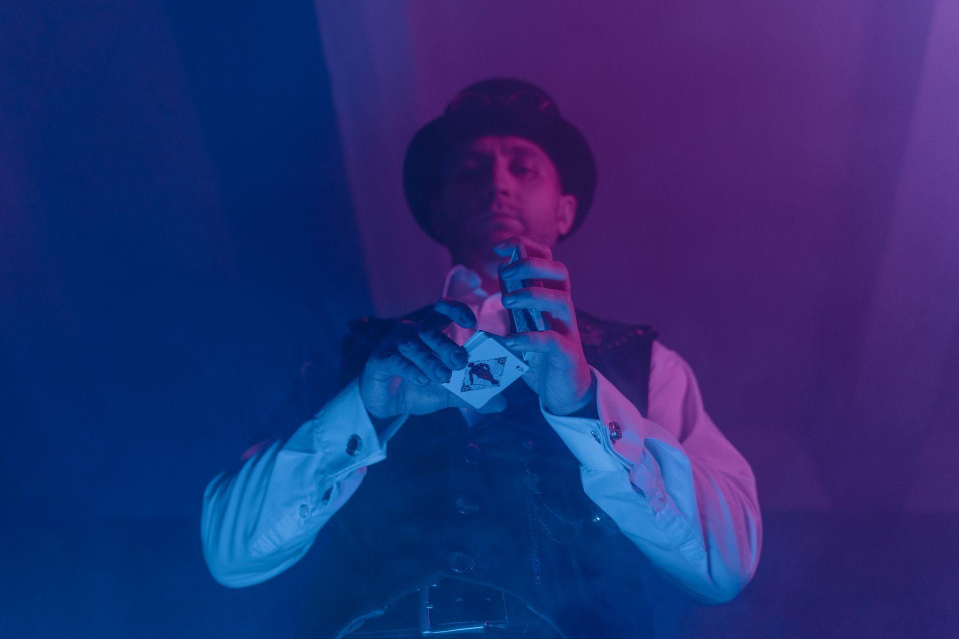 General visual reference for The Illusionist Procedural: 'Deception' (2018). Source: Pexels / Photo by Tima Miroshnichenko / Pexels License / https://www.pexels.com/photo/man-in-white-shirt-and-black-hat-holding-deck-of-cards-6255285/