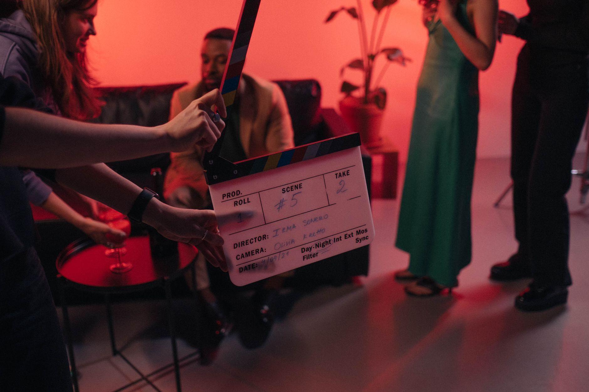 General visual reference for Working with Lead Actors and Talented Casts. Source: Pexels / Photo by Ron Lach / Pexels License / https://www.pexels.com/photo/a-person-holding-a-clapperboard-on-a-movie-set-8088372/
