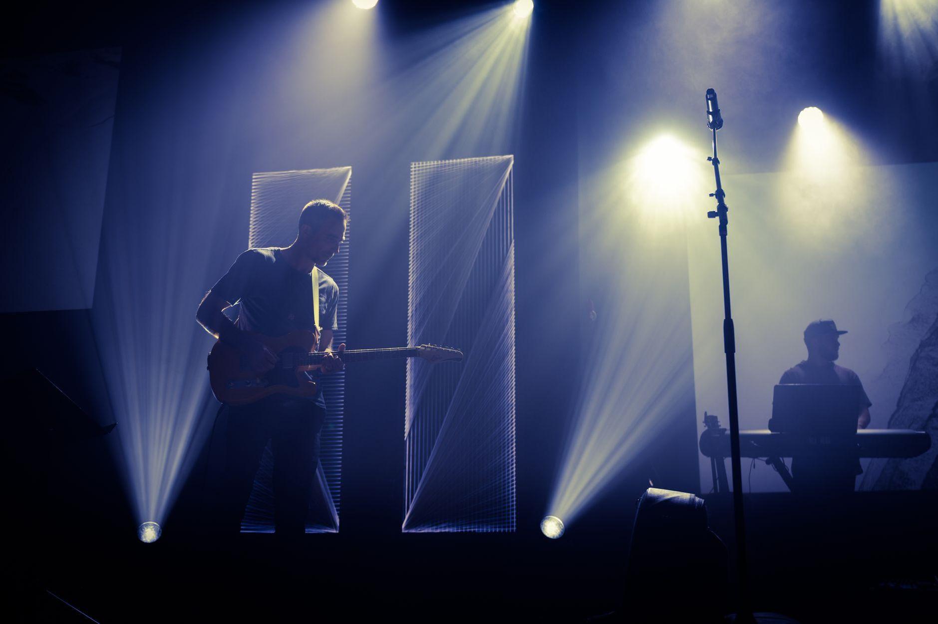 General visual reference for Diversifying the Roster Beyond Traditional K-Pop. Source: Pexels / Photo by Brett Sayles / Pexels License / https://www.pexels.com/photo/unrecognizable-guitarist-playing-on-stage-near-microphone-and-dj-8186275/