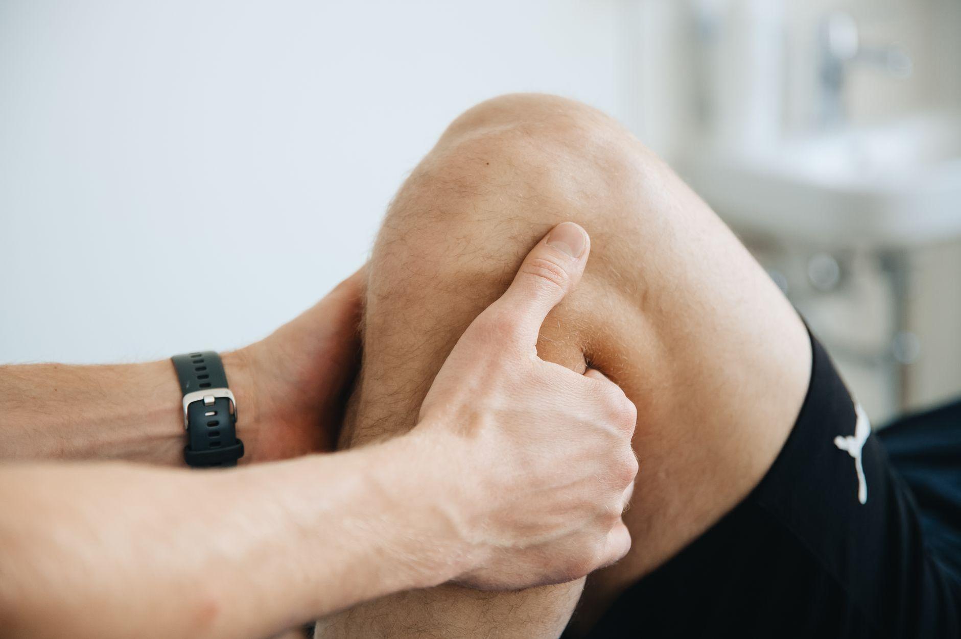 General visual reference for Injury Management and Longevity Strategy. Source: Pexels / Photo by Funkcinės Terapijos Centras / Pexels License / https://www.pexels.com/photo/physiotherapist-massaging-knee-and-leg-20860603/