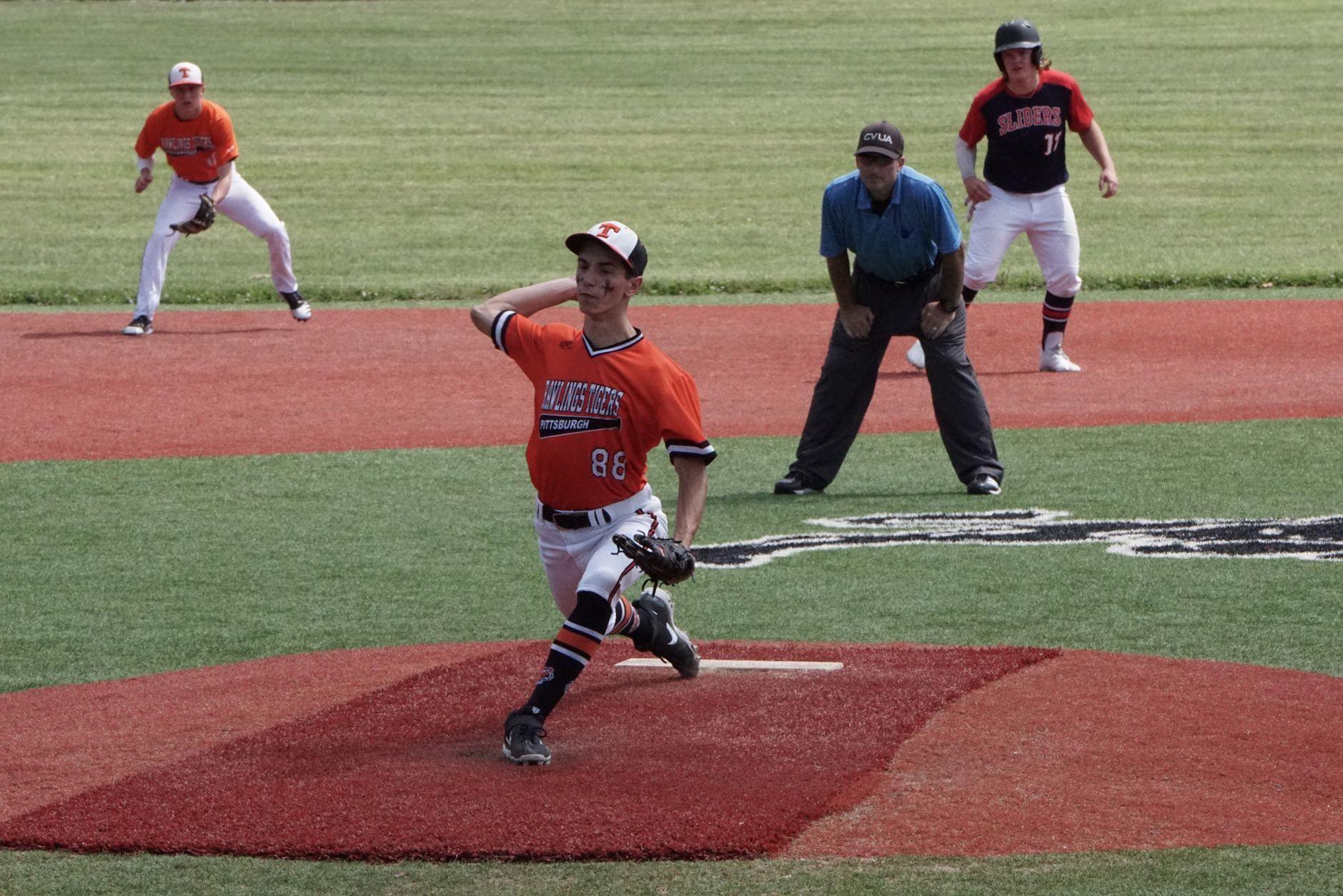 General visual reference for Early Life and High School Stardom. Source: Pexels / Photo by Mark Milbert / Pexels License / https://www.pexels.com/photo/men-in-uniform-playing-baseball-on-field-8492244/