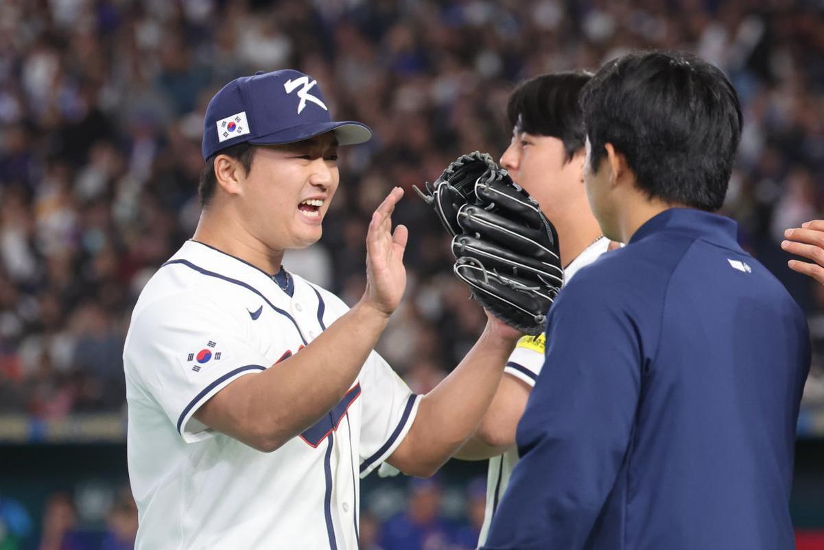 General visual reference for World Baseball Classic and Asian Games. Source: Google Images / mhnse.com / Google usage-rights filter; verify source license / https://mhnse.com/news/articleView.html?idxno=1454274