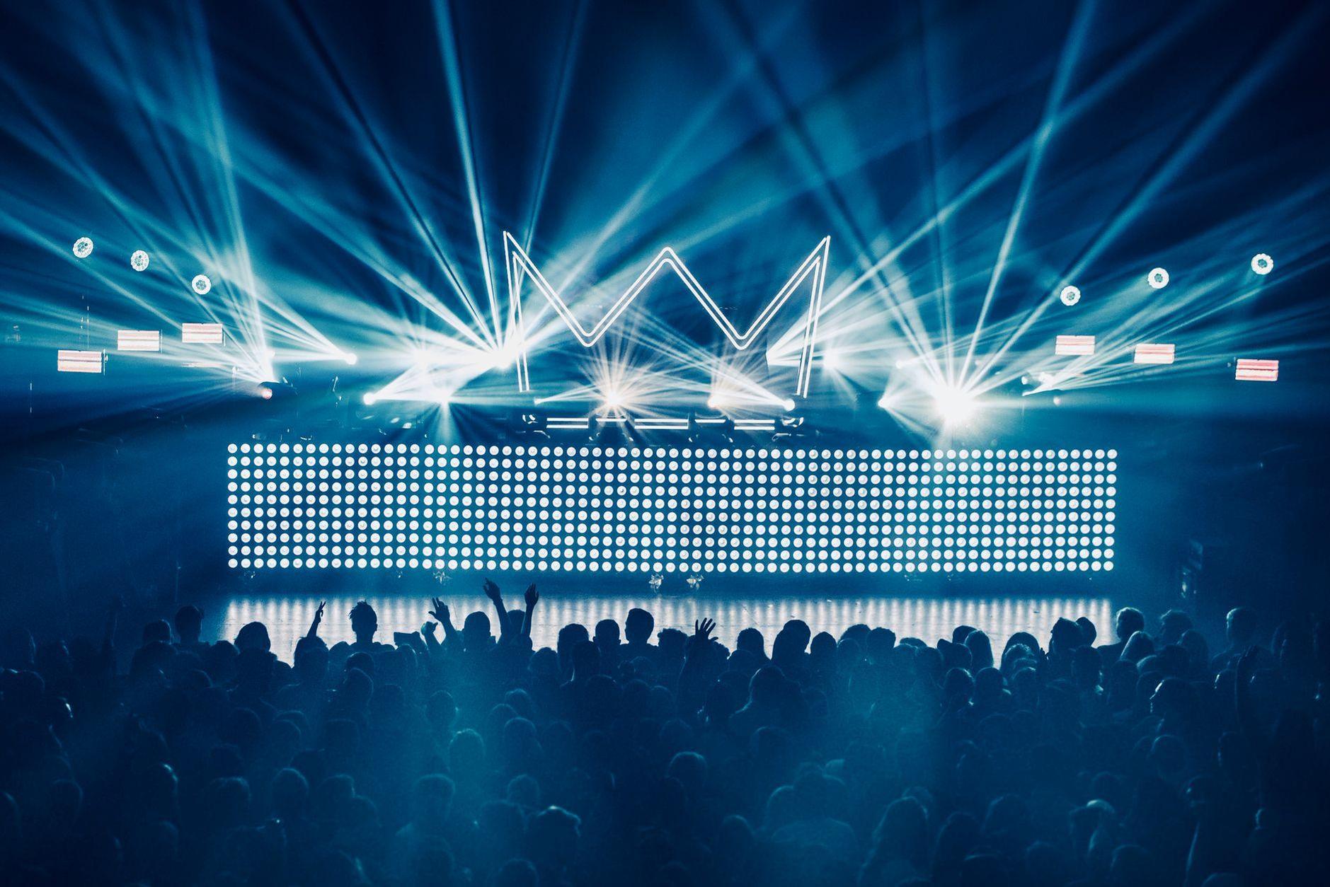 General visual reference for The Debut Showcase and Live Performance. Source: Pexels / Photo by Wendy Wei / Pexels License / https://www.pexels.com/photo/silhouette-of-dancing-people-inside-club-1677710/
