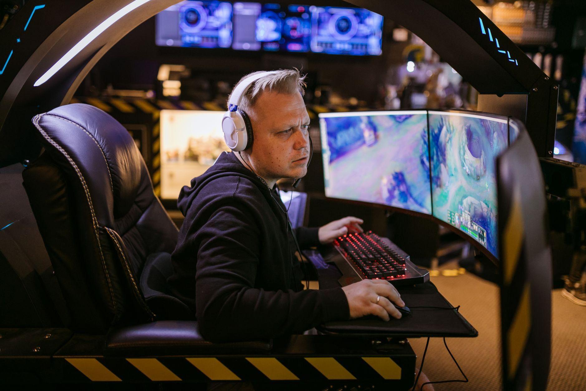 General visual reference for A Deep Dive into the Champion Pool. Source: Pexels / Photo by RDNE Stock project / Pexels License / https://www.pexels.com/photo/a-man-playing-computer-game-7915501/