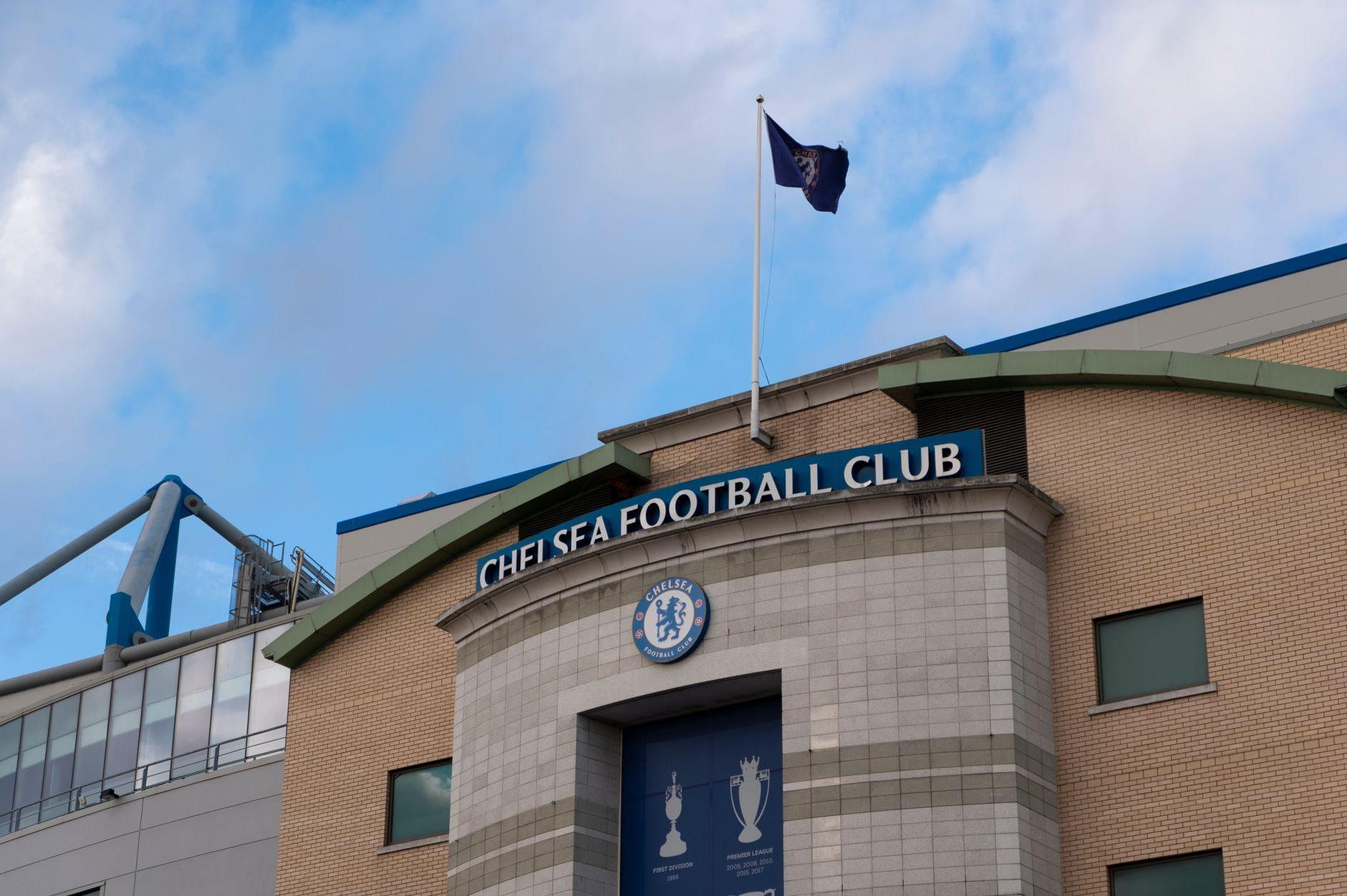 General visual reference for Arrival at Chelsea and Stamford Bridge Success. Source: Pexels / Photo by gina bichsel / Pexels License / https://www.pexels.com/photo/facade-of-fc-chelsea-in-london-14433620/