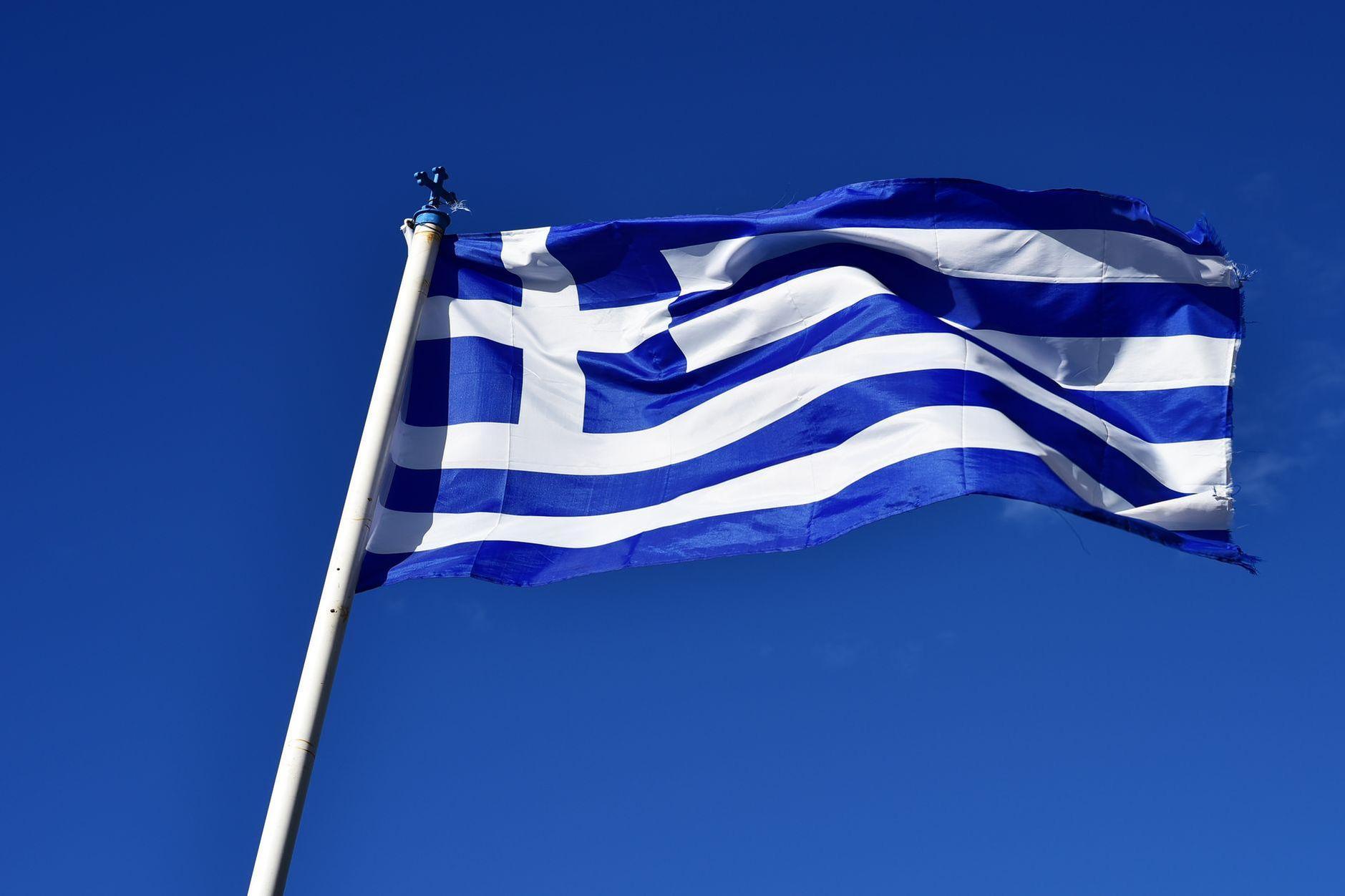 General visual reference for Guiding the Greece National Team. Source: Pexels / Photo by ΠΑΝΑΓΙΩΤΗΣ ΛΥΜΠΕΡΟΠΟΥΛΟΣ / Pexels License / https://www.pexels.com/photo/greek-flag-waving-against-a-clear-blue-sky-37976825/