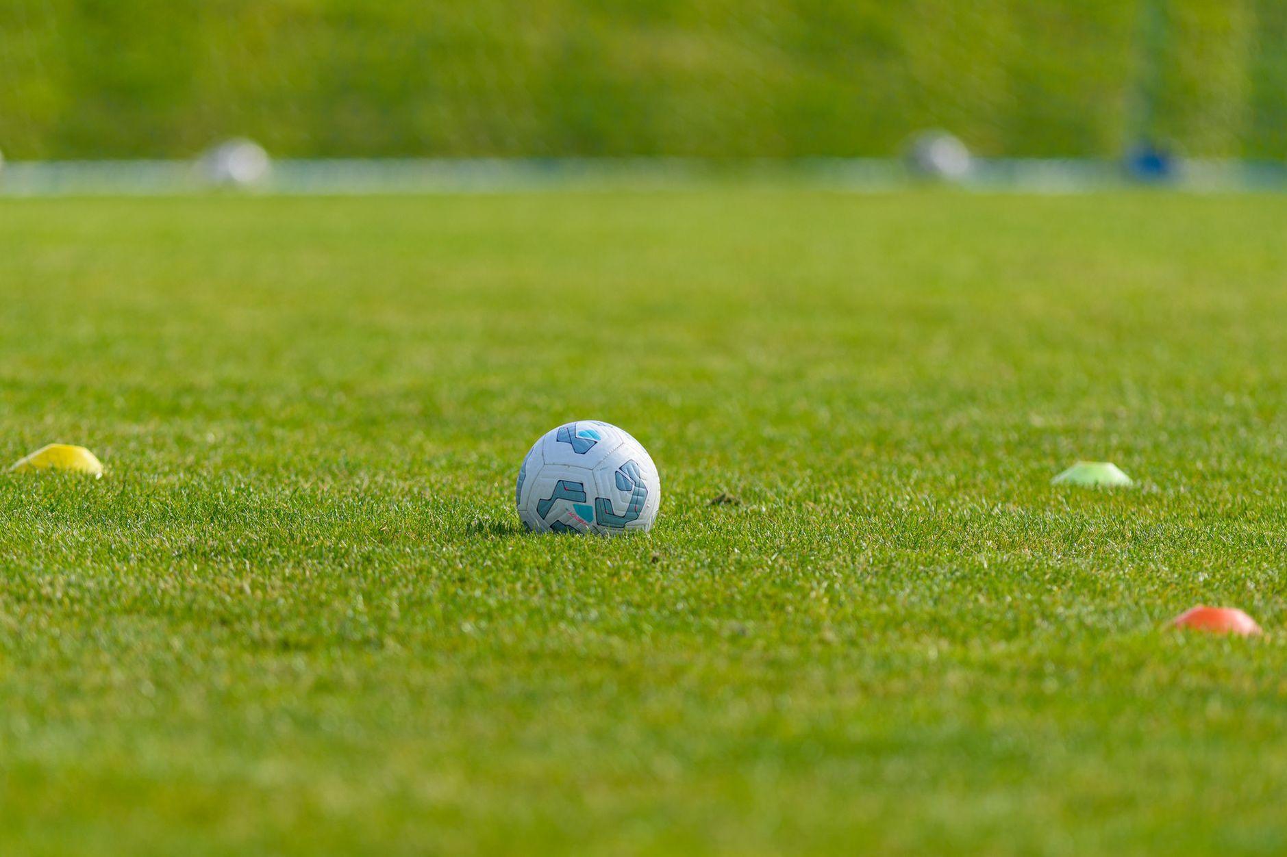General visual reference for Tactical Philosophy, Style, and Mentality. Source: Pexels / Photo by Jay Brand / Pexels License / https://www.pexels.com/photo/soccer-ball-on-grass-field-with-training-cones-37628687/