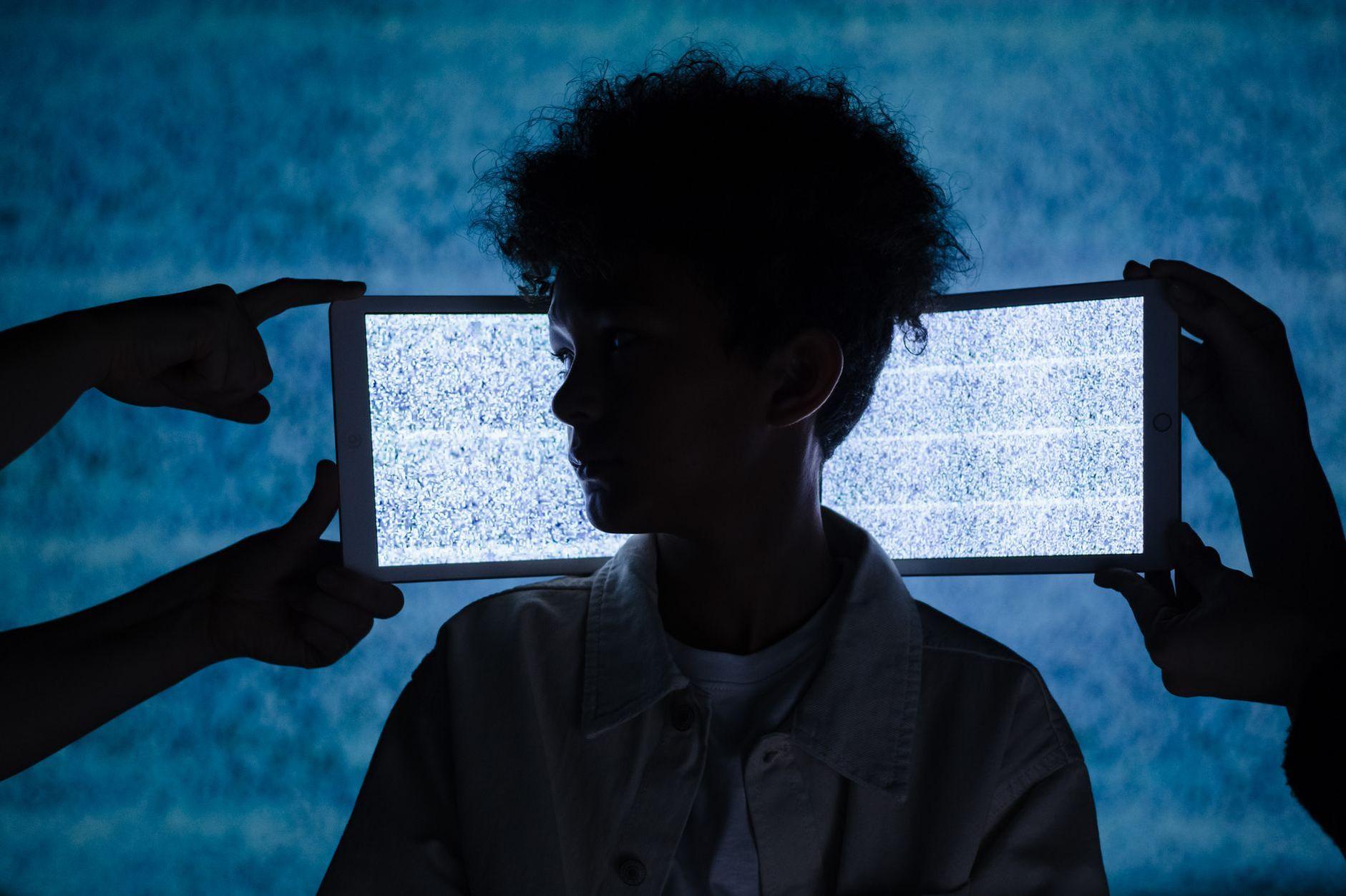 General visual reference for The Psychology of Extreme Attention-Seeking. Source: Pexels / Photo by Ron Lach / Pexels License / https://www.pexels.com/photo/boy-beside-two-screens-9783827/
