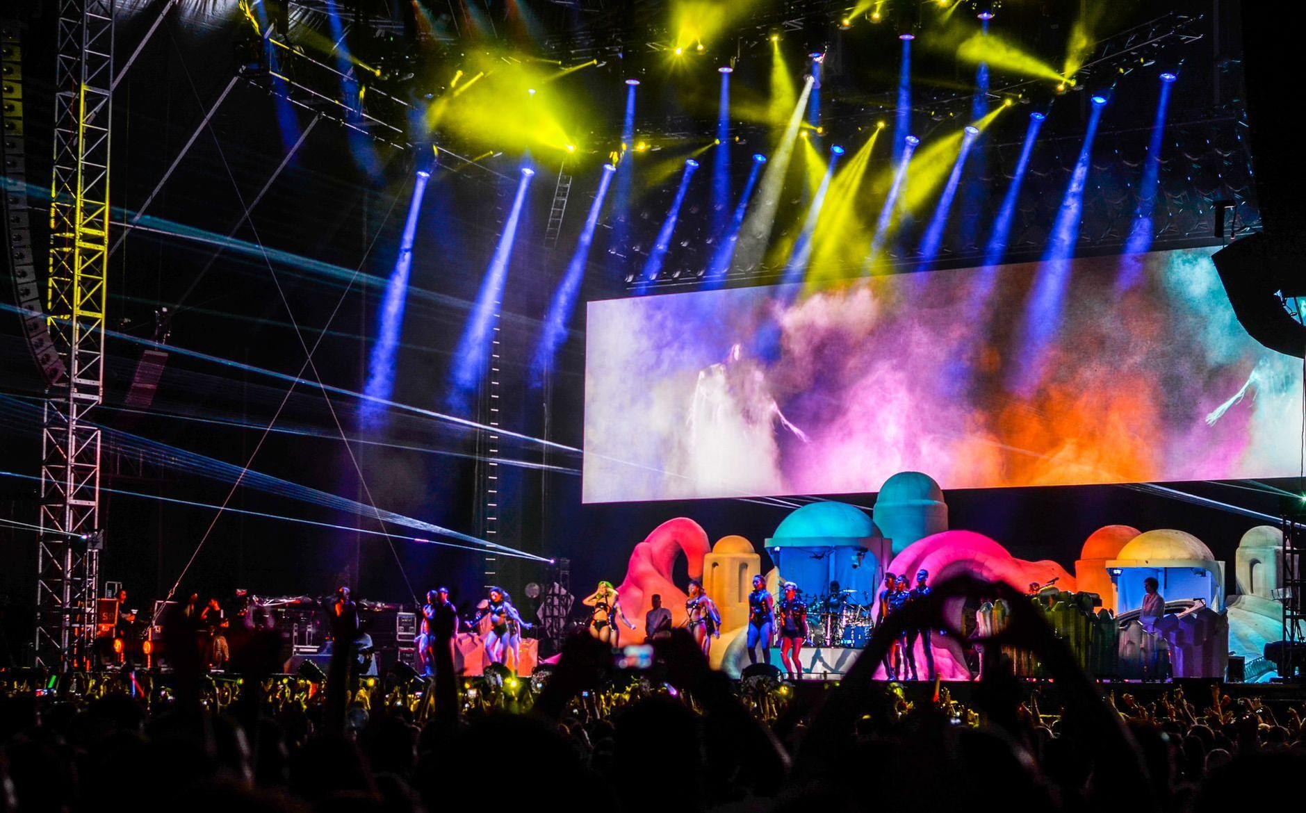General visual reference for Nicole's Multi-Faceted Artistic Persona. Source: Pexels / Photo by Julia Sakelli / Pexels License / https://www.pexels.com/photo/people-performing-on-stage-with-lights-13073249/
