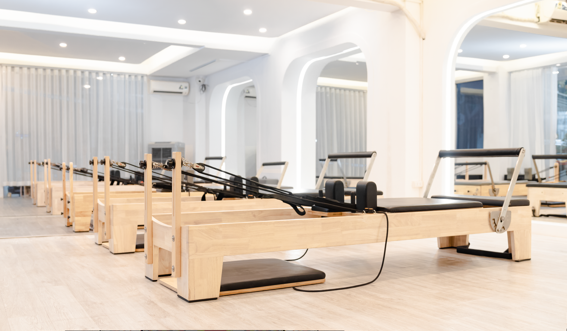 General visual reference for Broadening Horizons in Fashion and Lifestyle. Source: Pexels / Photo by Lê Đức / Pexels License / https://www.pexels.com/photo/a-modern-fitness-studio-18499500/