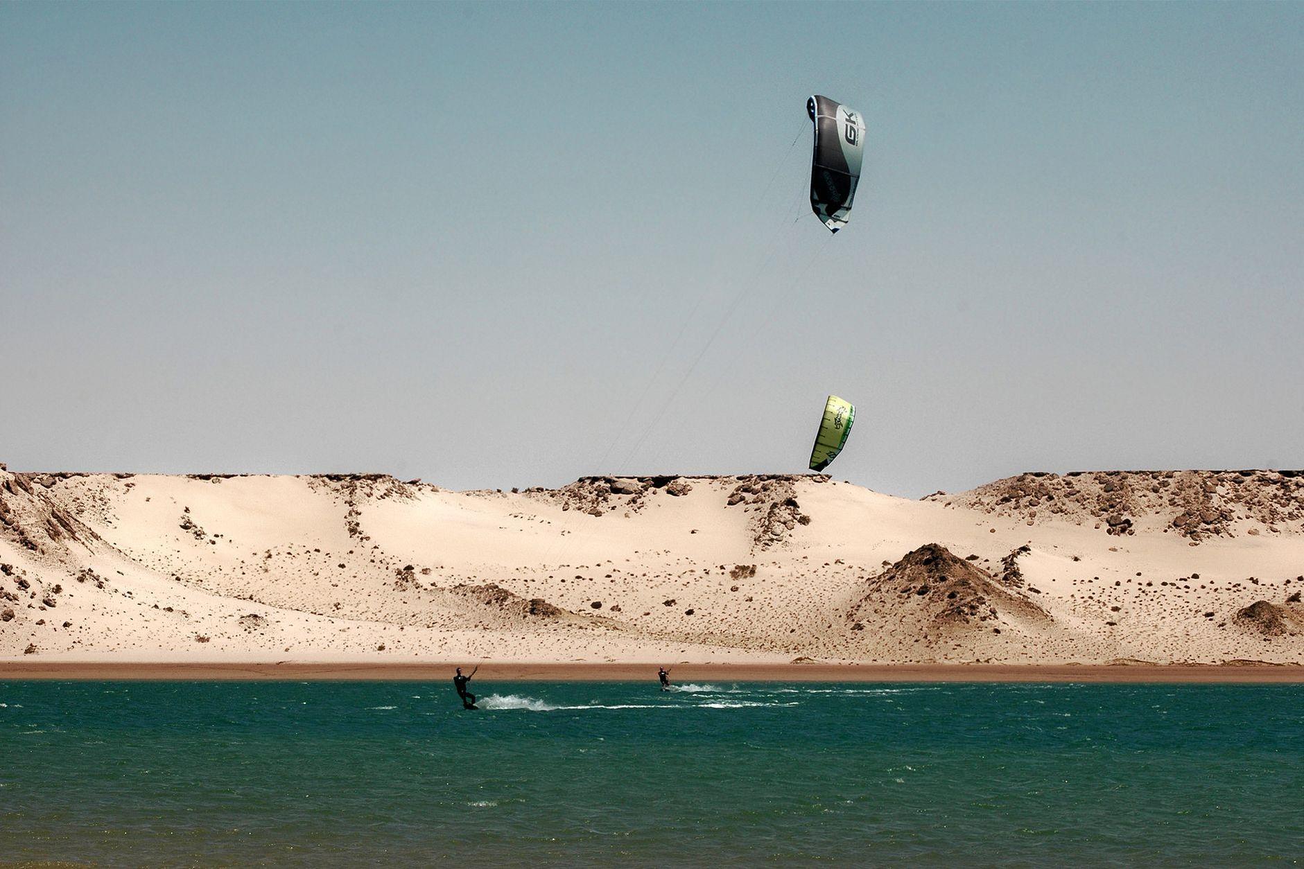 General visual reference for The Western Sahara Dispute and National Sovereignty. Source: Pexels / Photo by Moussa Idrissi / Pexels License / https://www.pexels.com/photo/kitesurfing-adventure-in-dakhla-s-scenic-lagoon-30560213/