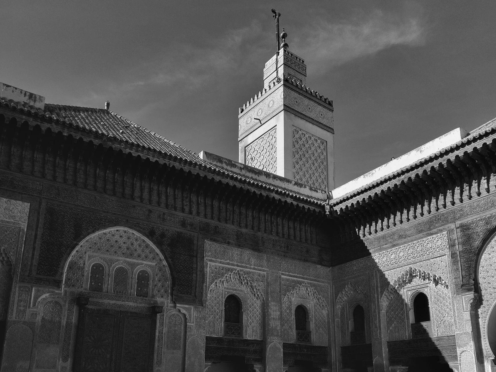 General visual reference for Religion, Tolerance, and Religious Governance. Source: Pexels / Photo by Jeremy de Blok / Pexels License / https://www.pexels.com/photo/historic-moroccan-architecture-in-fes-31221481/