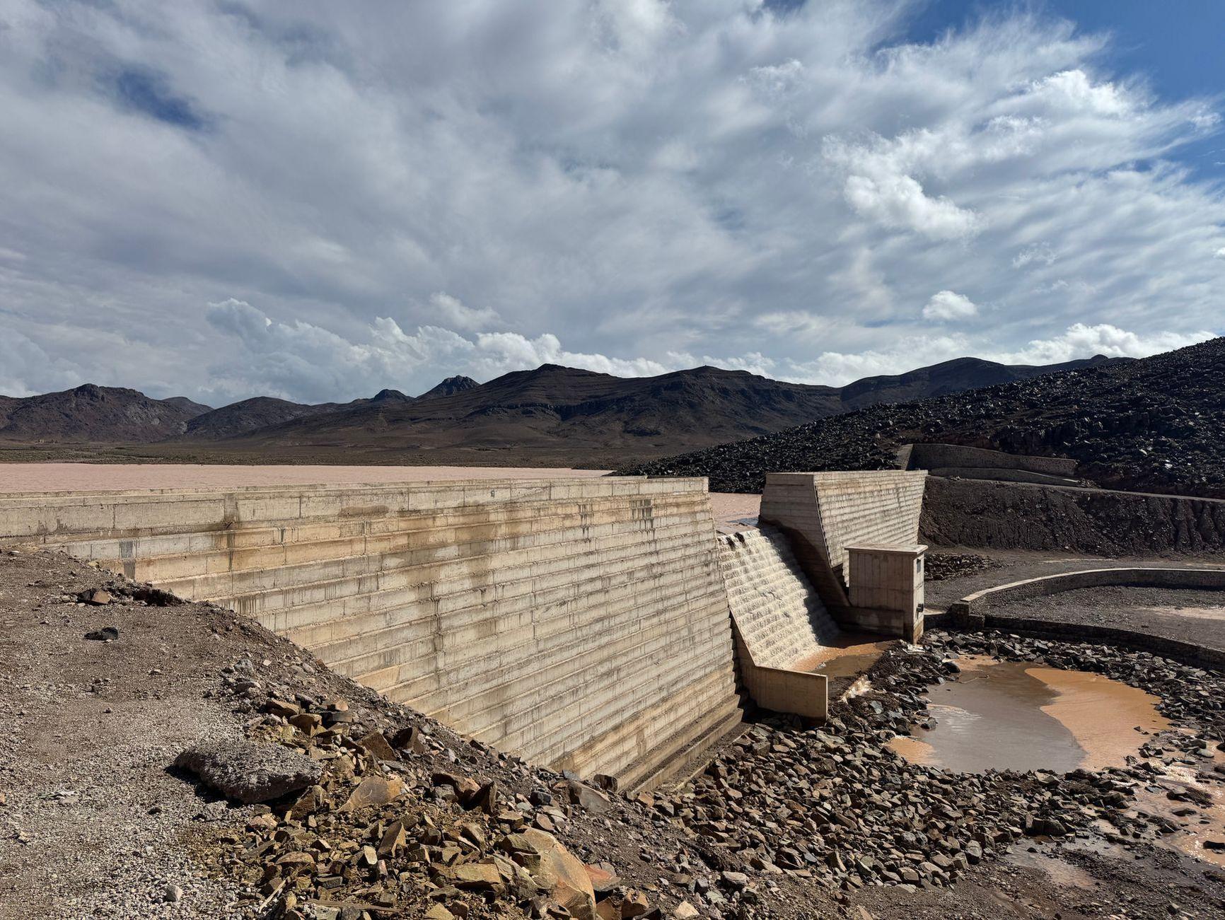 General visual reference for Environmental Challenges and Climate Adaptability. Source: Pexels / Photo by Mohamed Khettouch / Pexels License / https://www.pexels.com/photo/concrete-dam-in-arid-landscape-under-blue-sky-28571985/