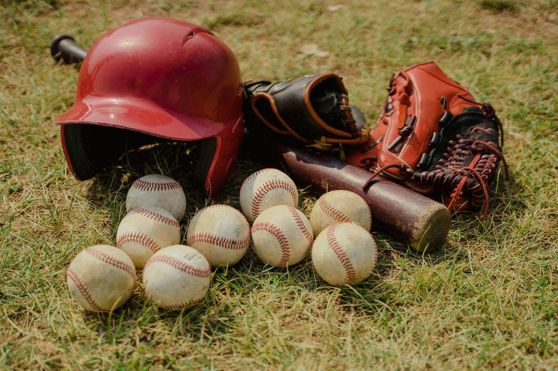 General visual reference for Bypassing the KBO Draft. Source: Pexels / Photo by Tima Miroshnichenko / Pexels License / https://www.pexels.com/photo/red-baseball-helmet-on-green-grass-field-5184709/