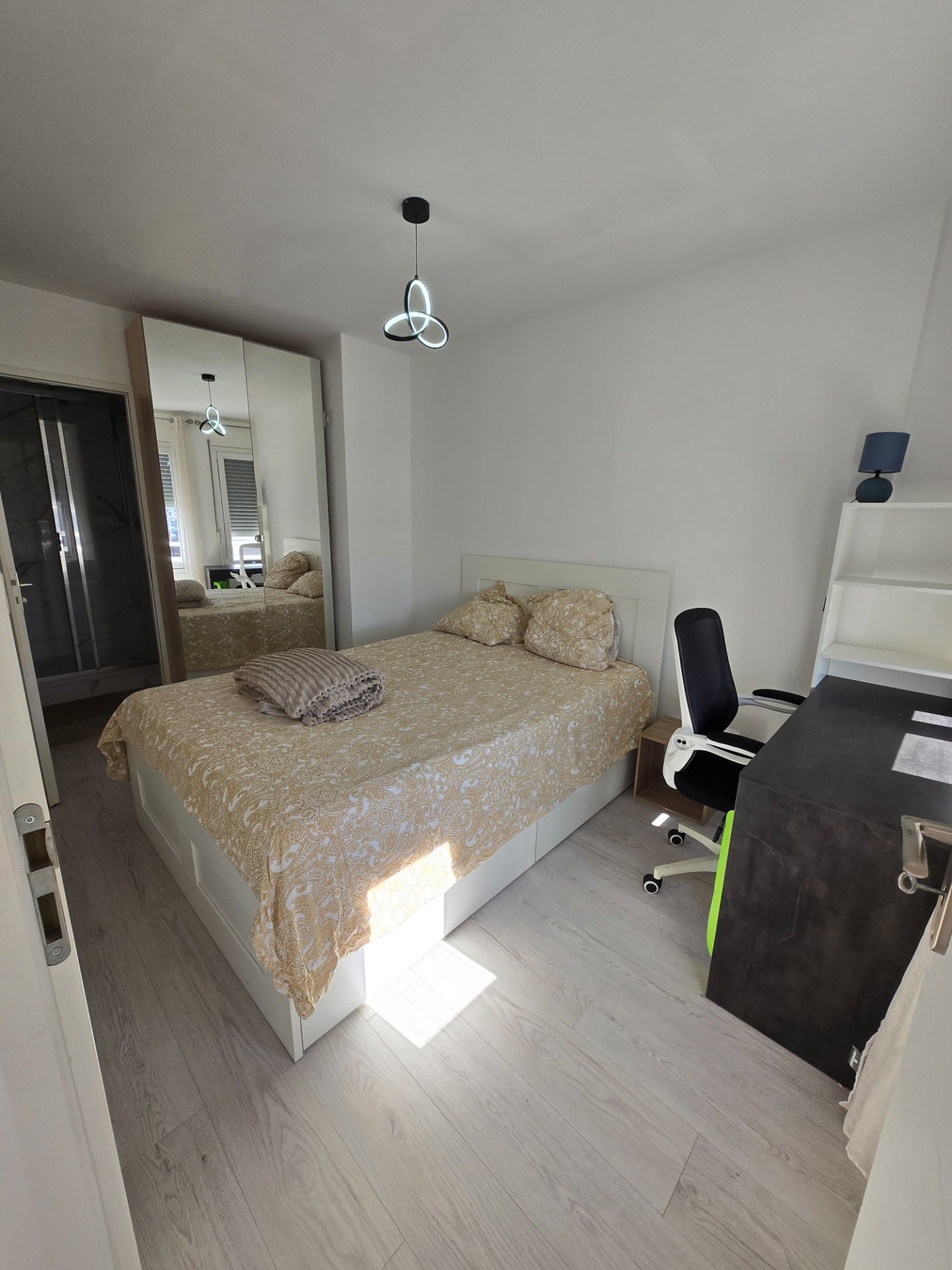 Chambre à louer — Appartement 2 pièces privatives partagé à deux — Dijon