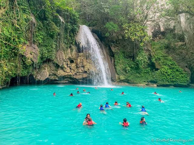 Canyoneering in kawasan falls