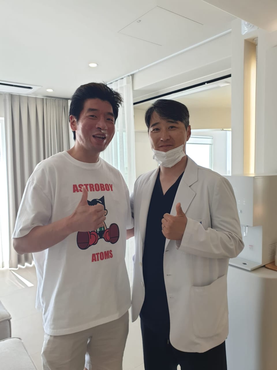 Steven and his doctor giving a thumbs-up at the clinic in Korea