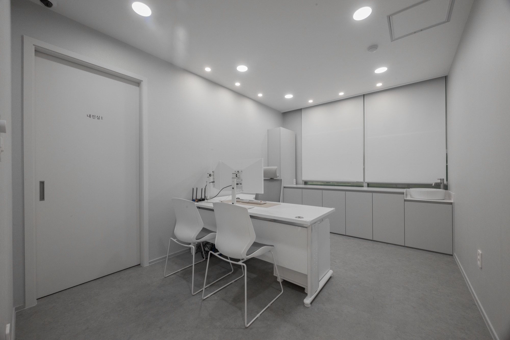 One-on-one consultation room with a desk and two chairs