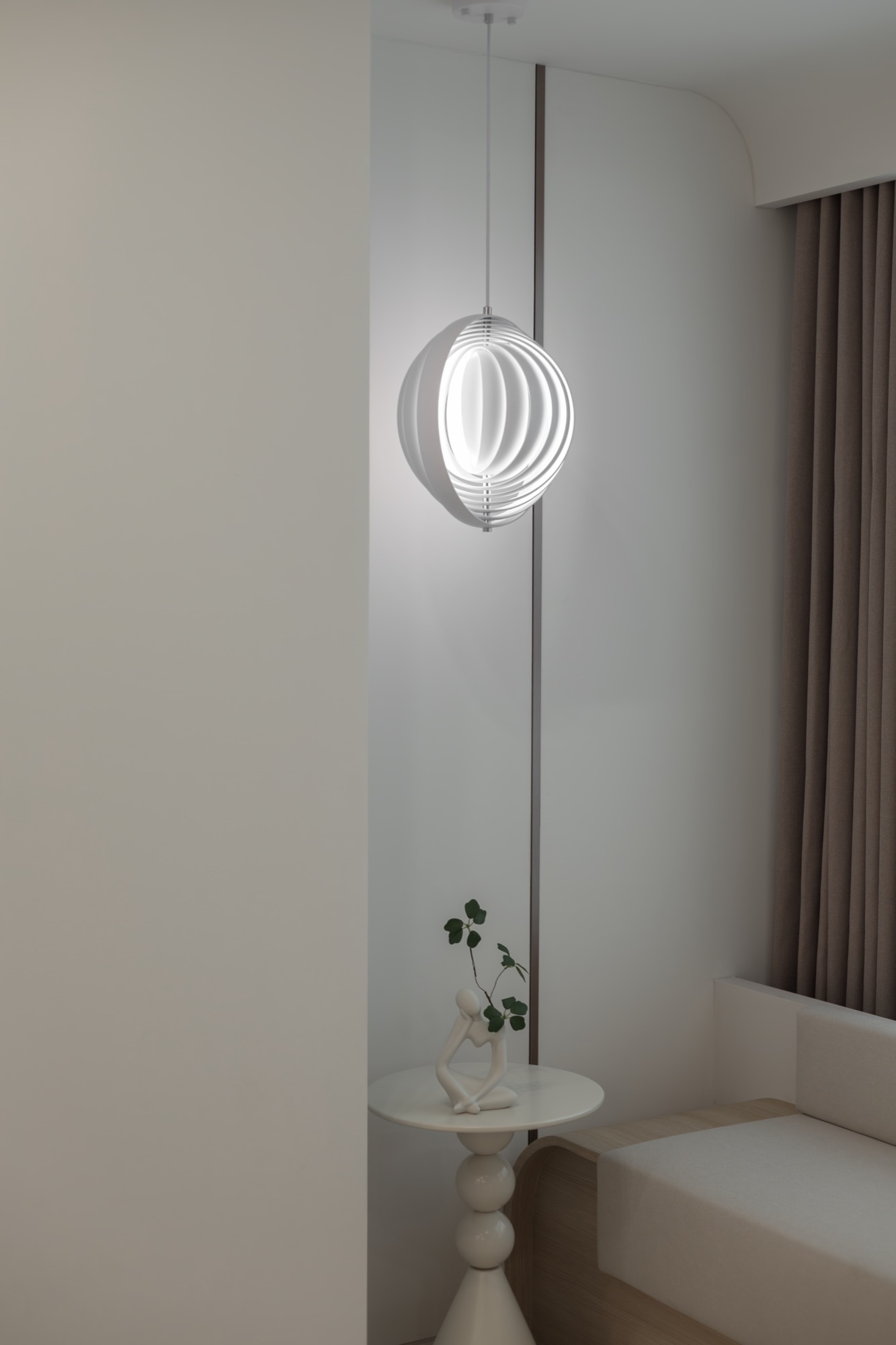 Seating corner by the window with a pendant light and a side table