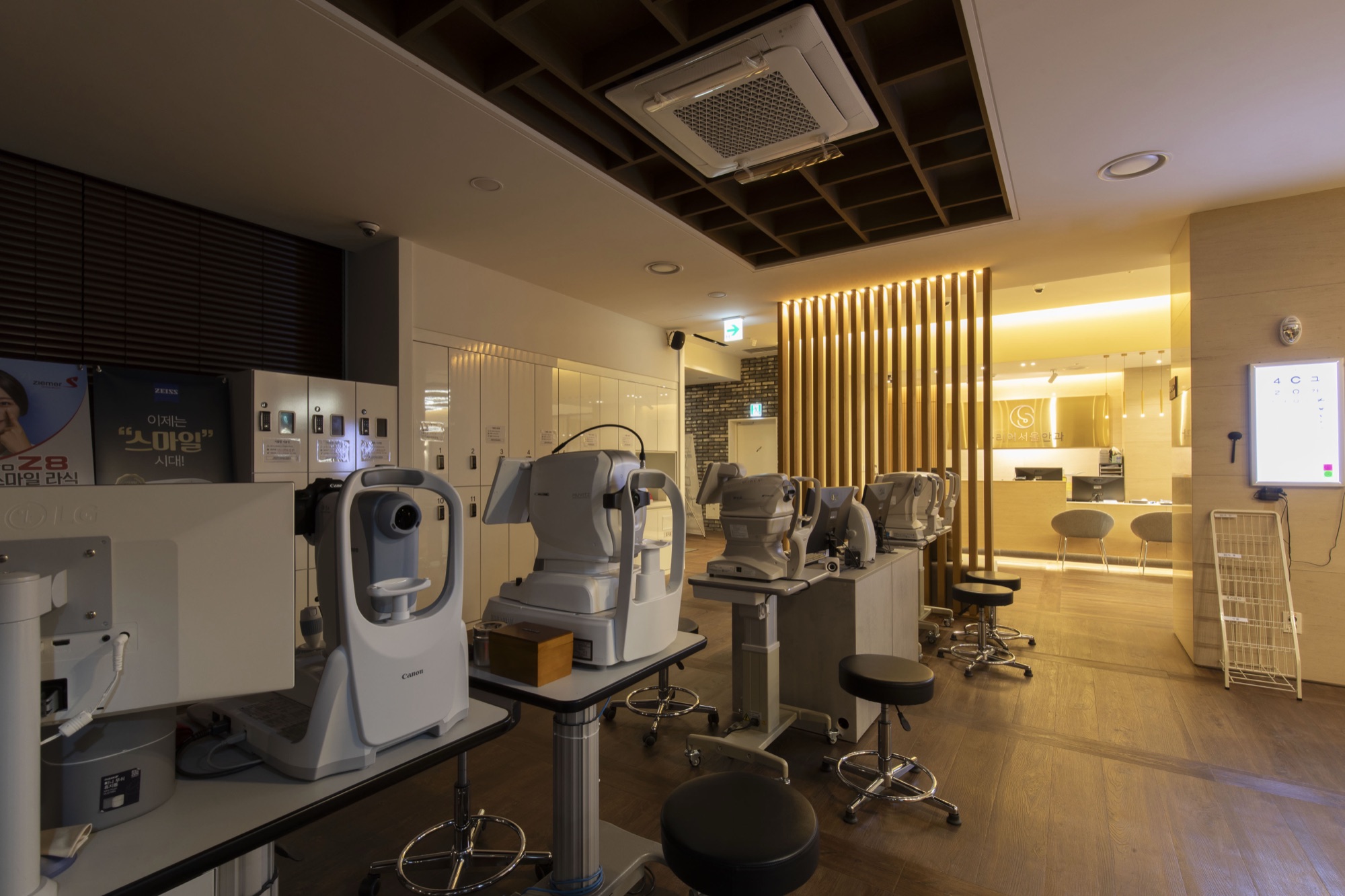 Ophthalmic examination equipment and testing chairs