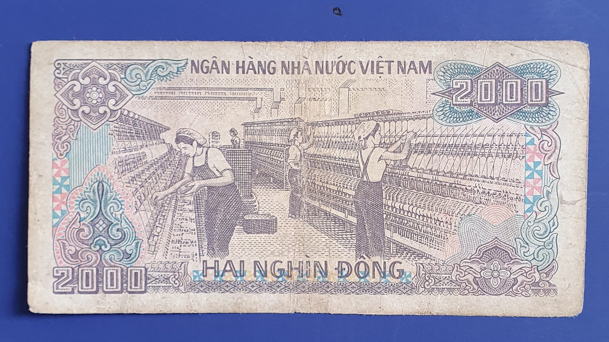 2000 Dong back