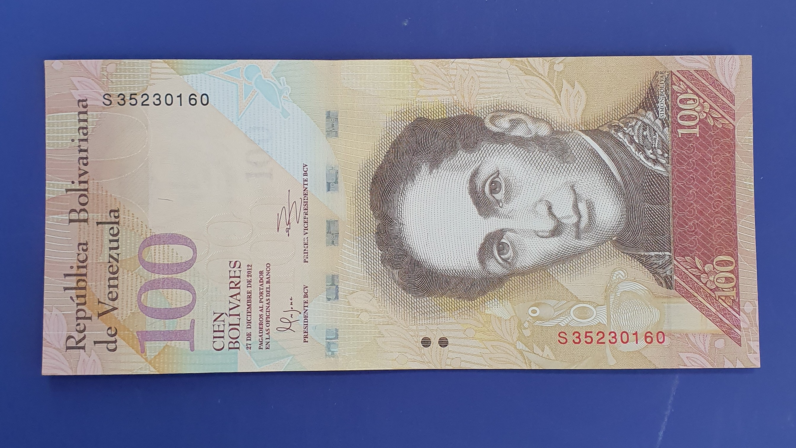 100 Bolivar front