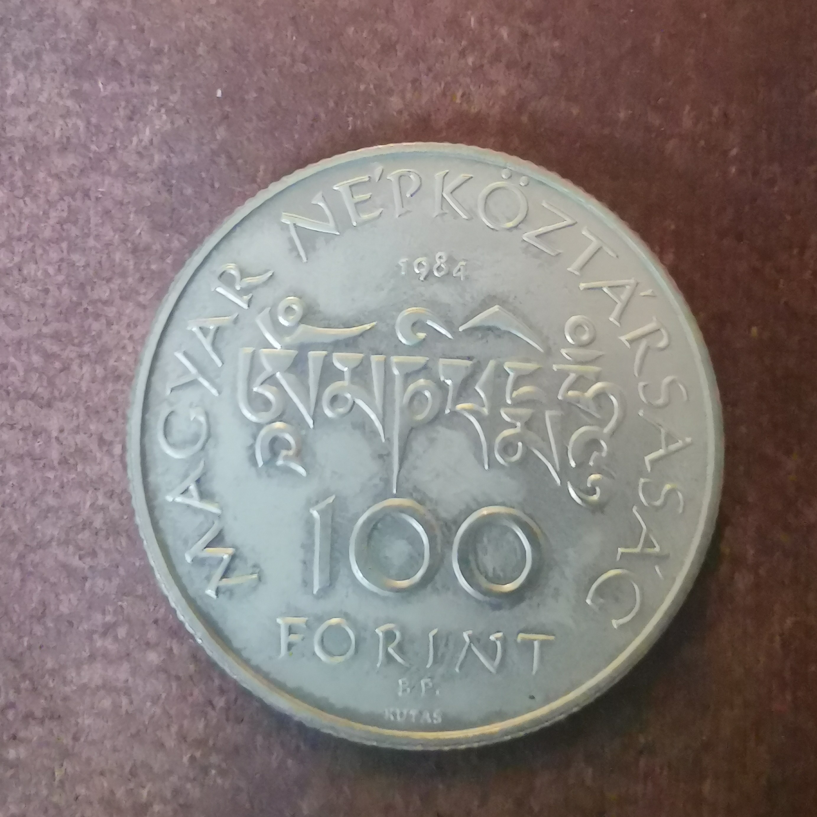 100 Forint front
