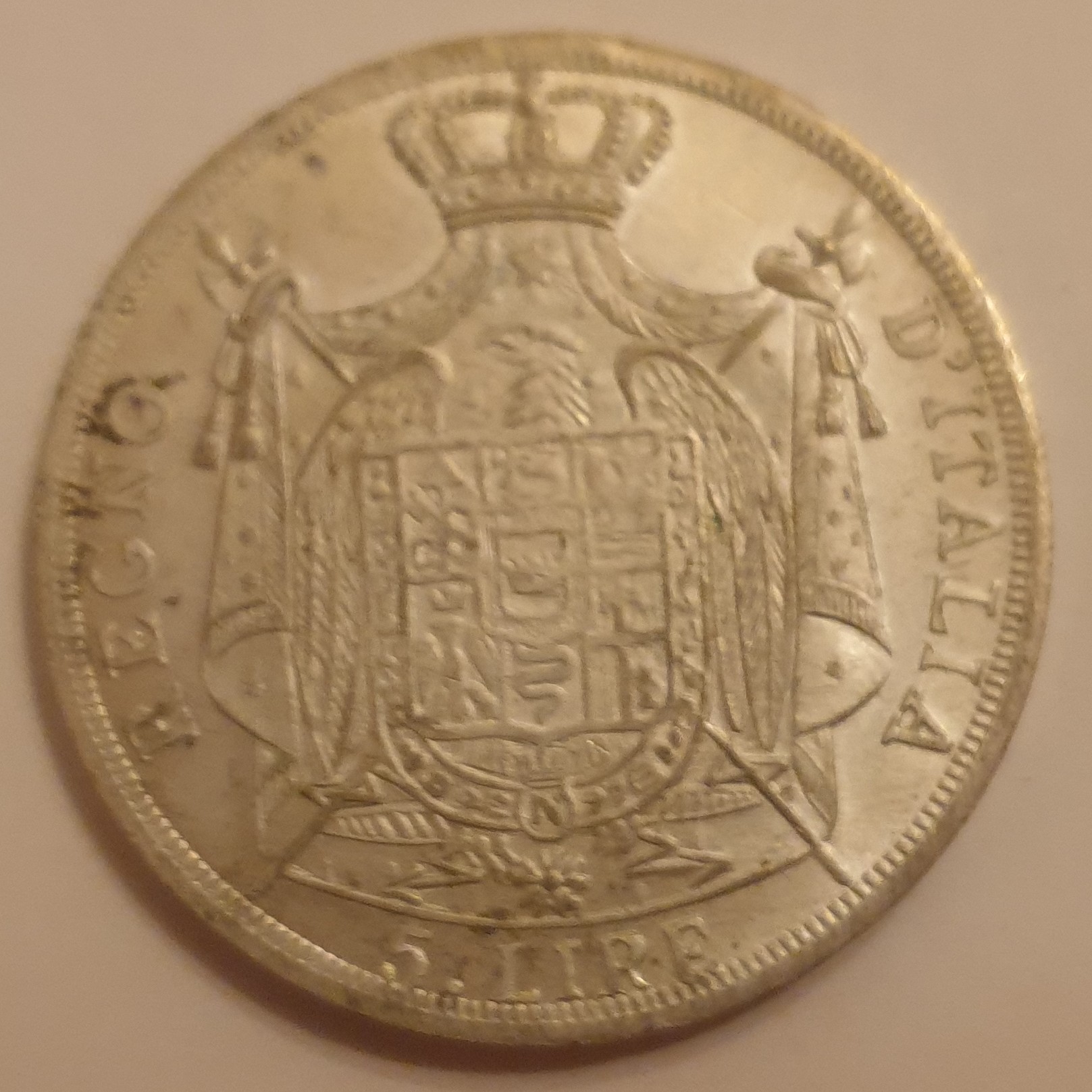 5 Lira front