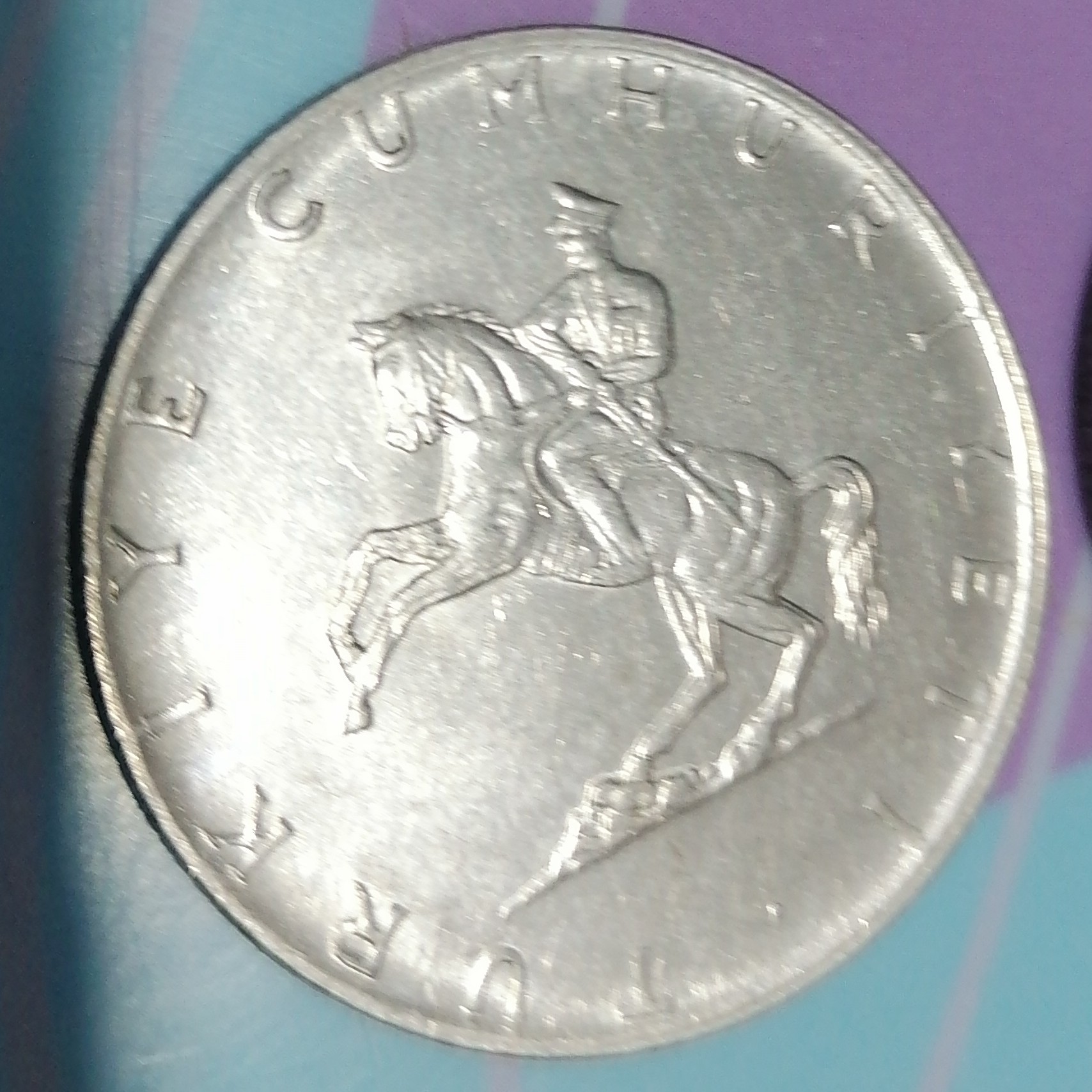 5 Lira front